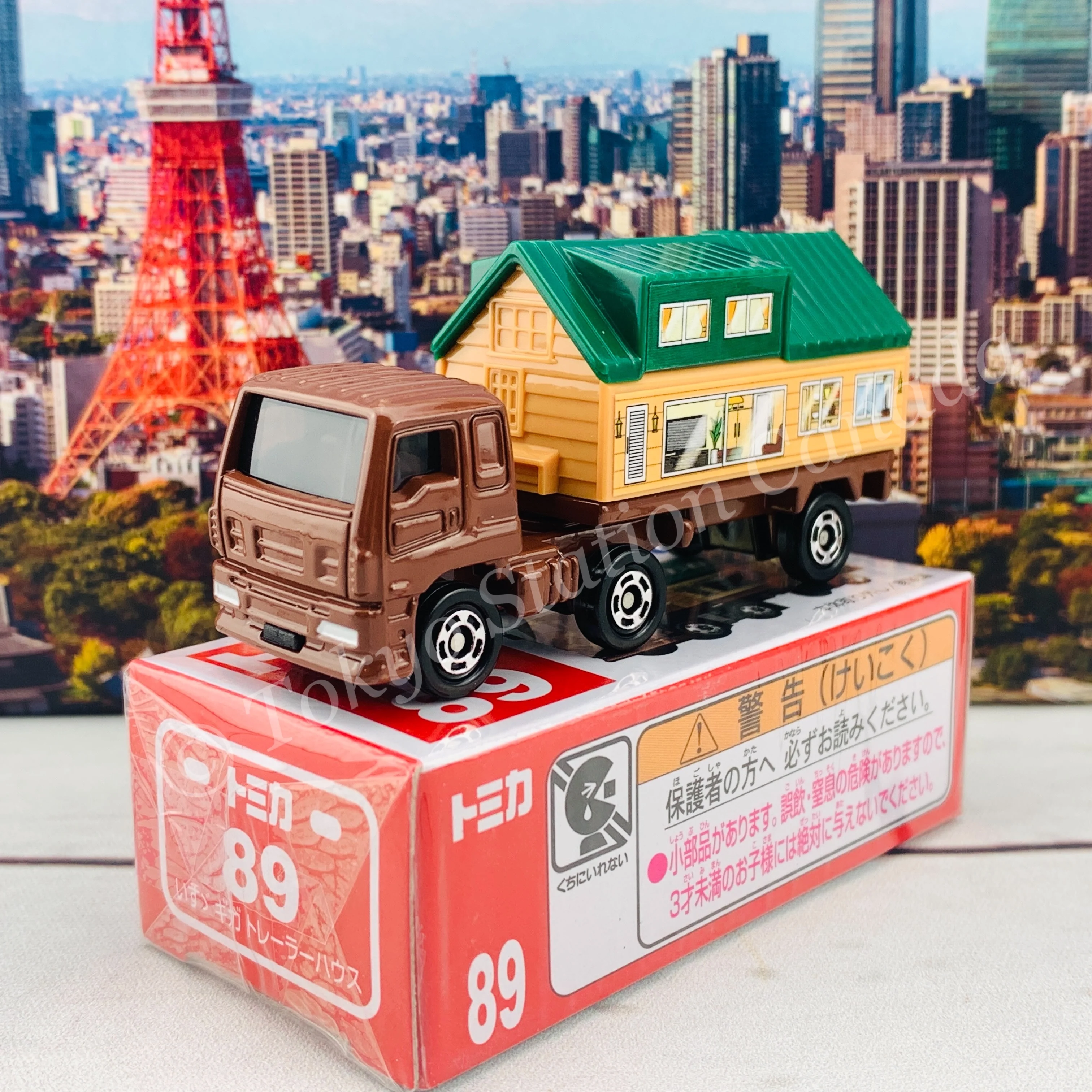 TOMICA 89 Isuzu Giga Trailer House 4904810102441 - Image 2