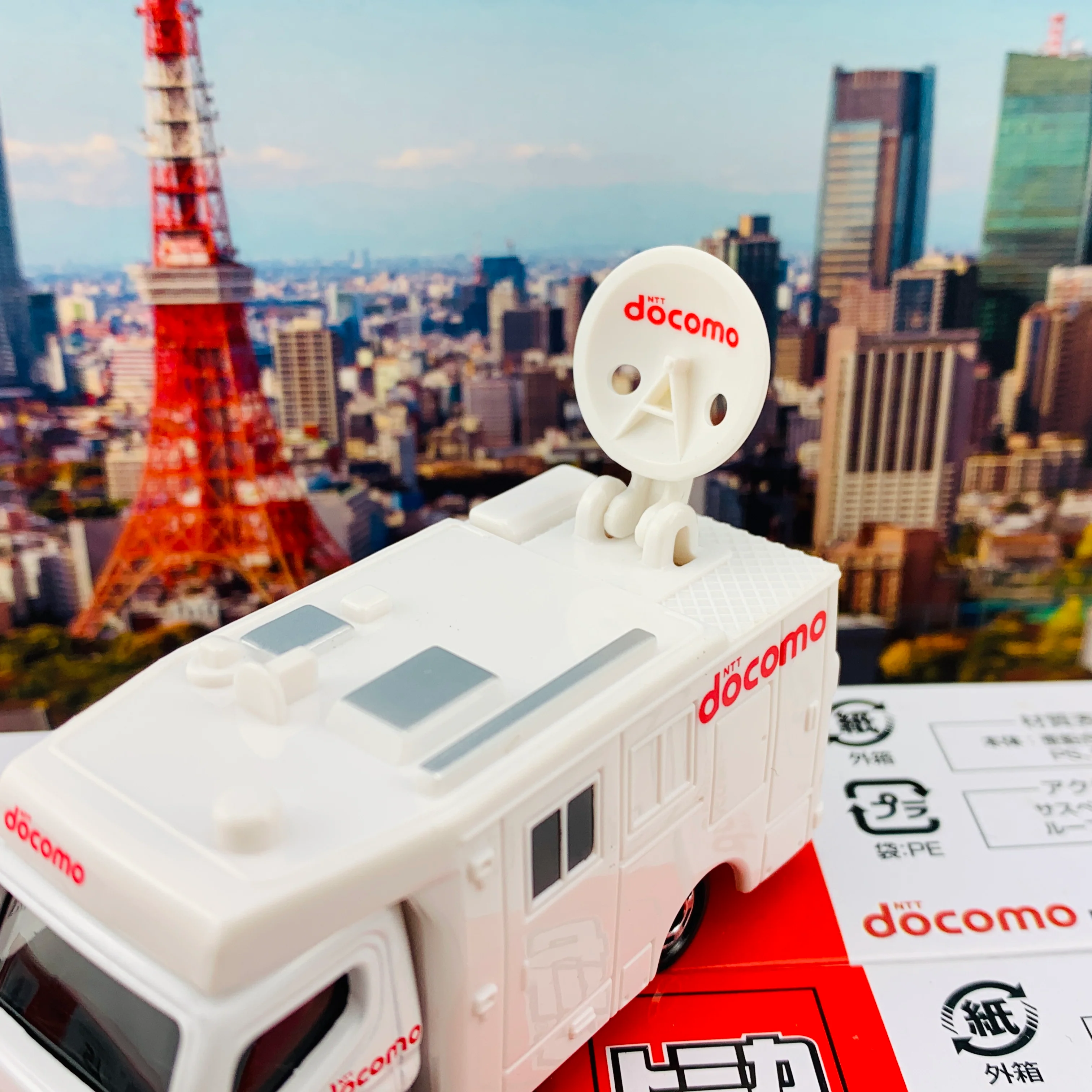 Tomica NTT docomo Mobile Base Station Car 移動基地局車 - Image 2
