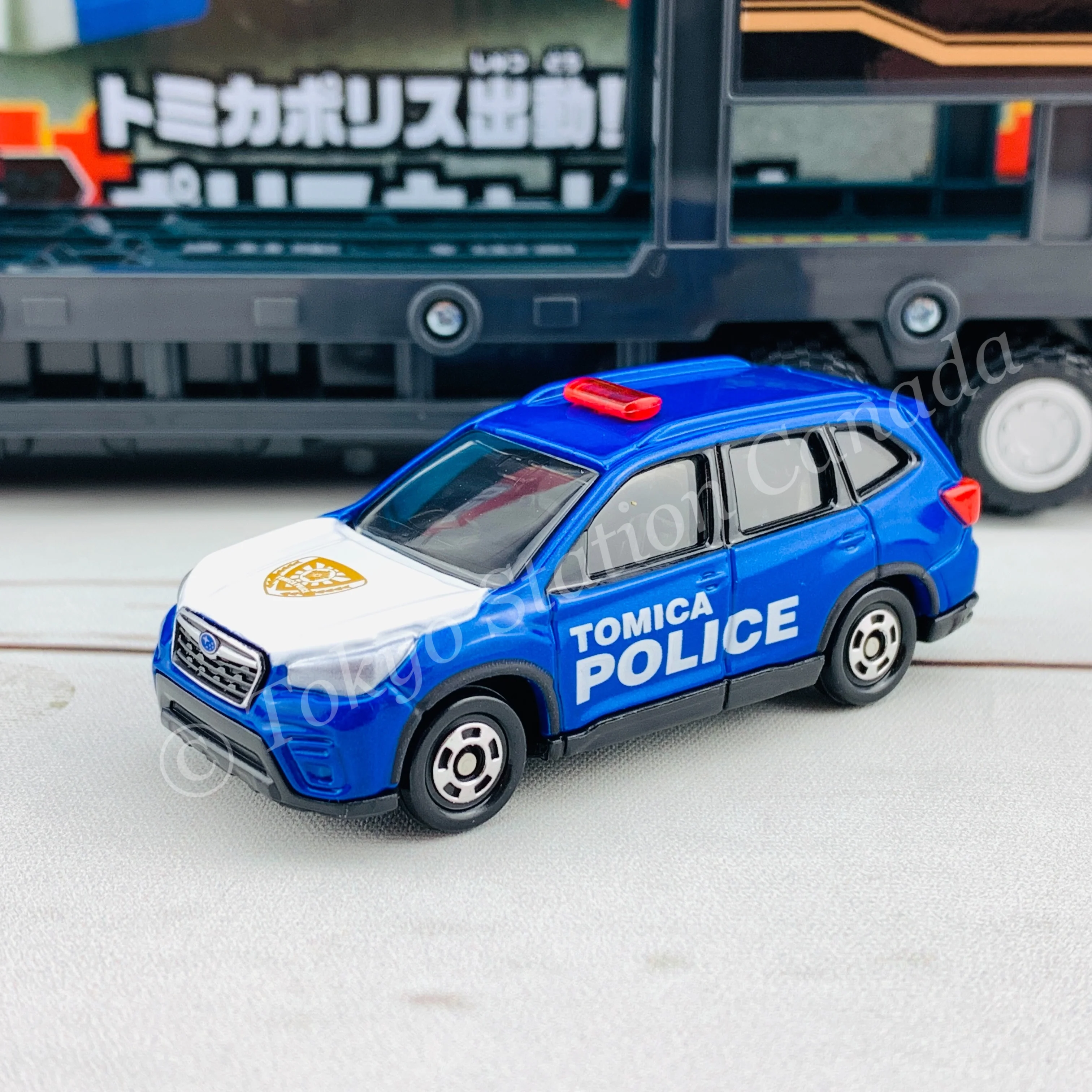 TOMICA Police Car Carrier Set 4904810175988 - Image 2