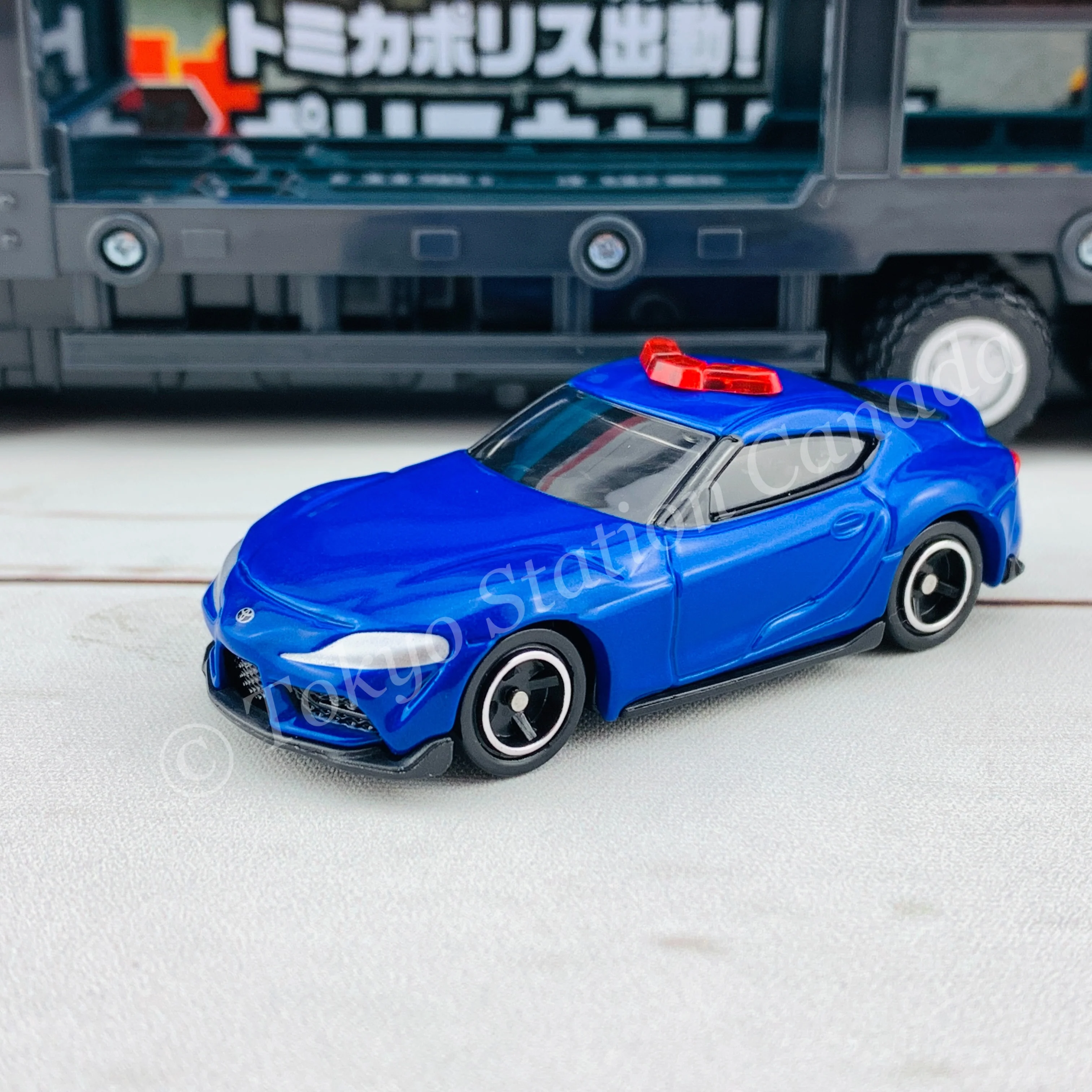 TOMICA Police Car Carrier Set 4904810175988 - Image 4