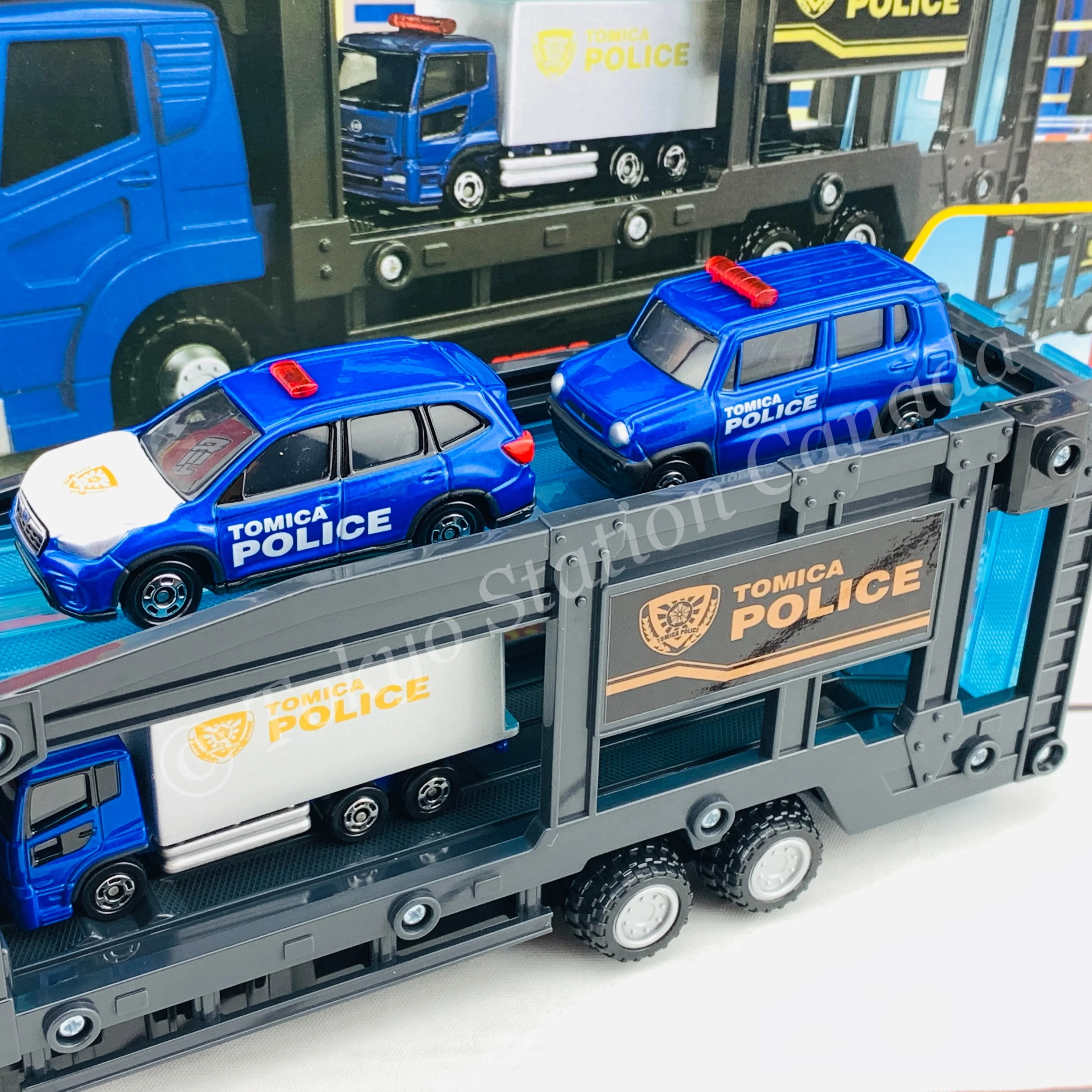 TOMICA Police Car Carrier Set 4904810175988 - Image 8