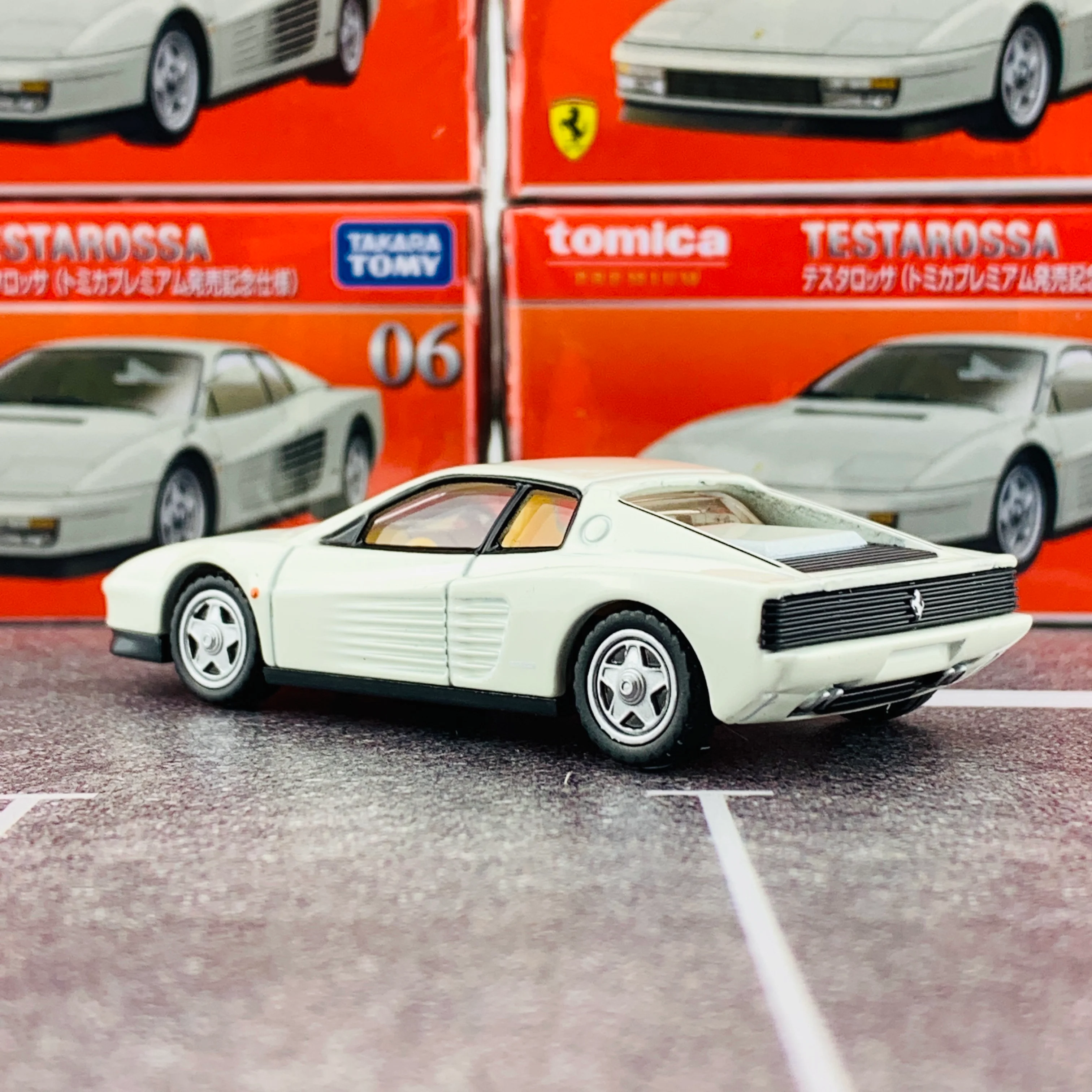 TOMICA PREMIUM 06 TESTAROSSA Limited Edition トミカプレミアム発売記念仕様 (WHITE) - Image 4