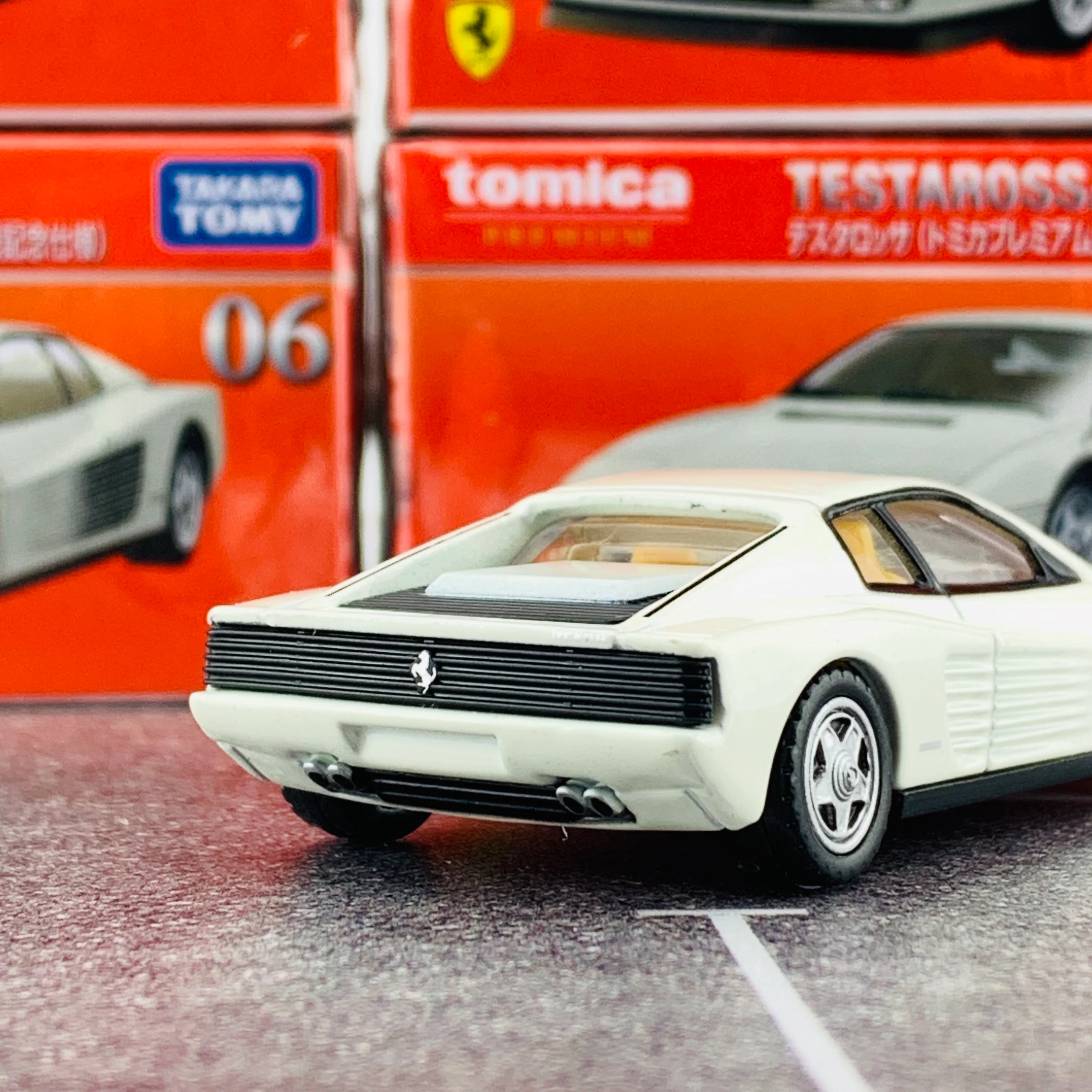 TOMICA PREMIUM 06 TESTAROSSA Limited Edition トミカプレミアム発売記念仕様 (WHITE) - Image 5