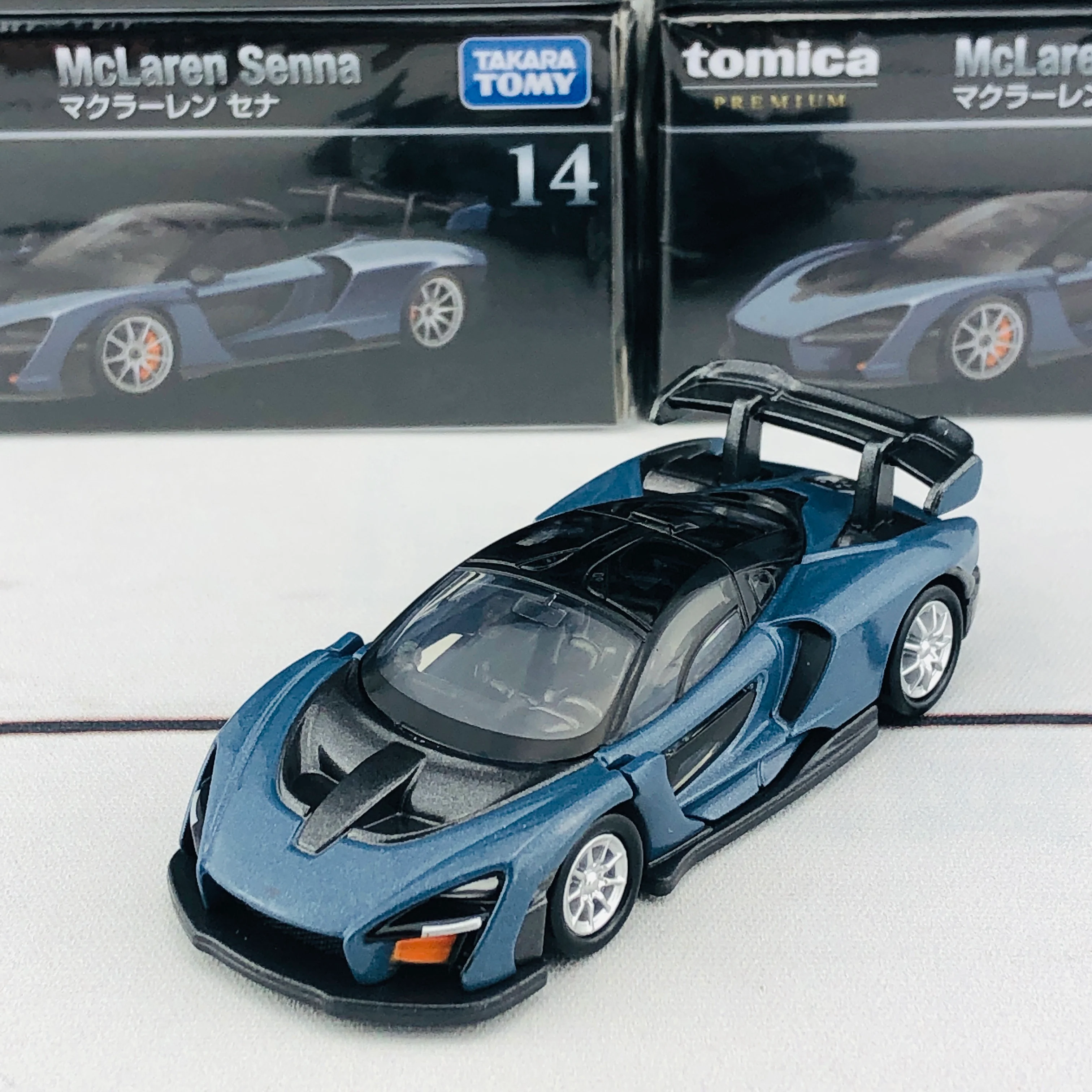 Tomica Premium 14 McLaren Senna - Image 2