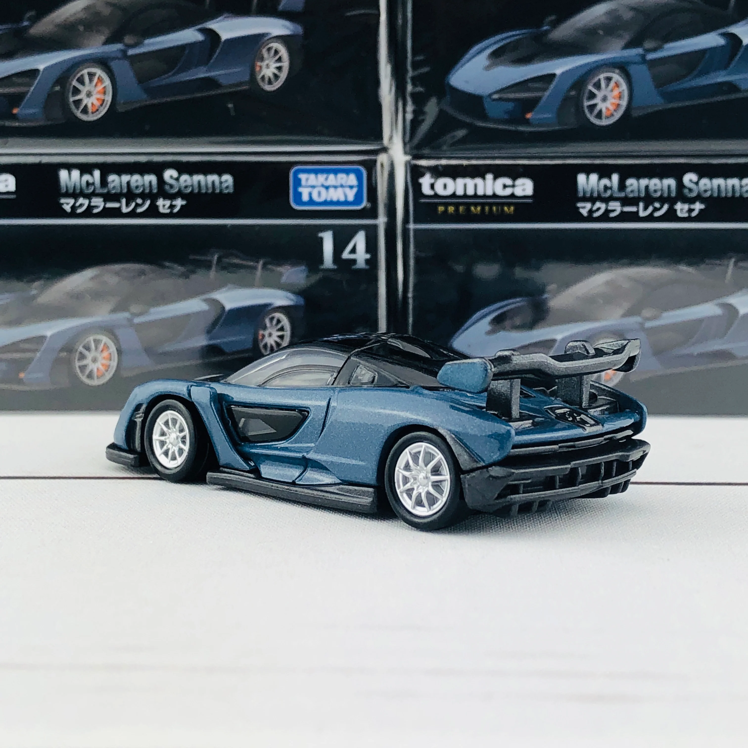 Tomica Premium 14 McLaren Senna - Image 4