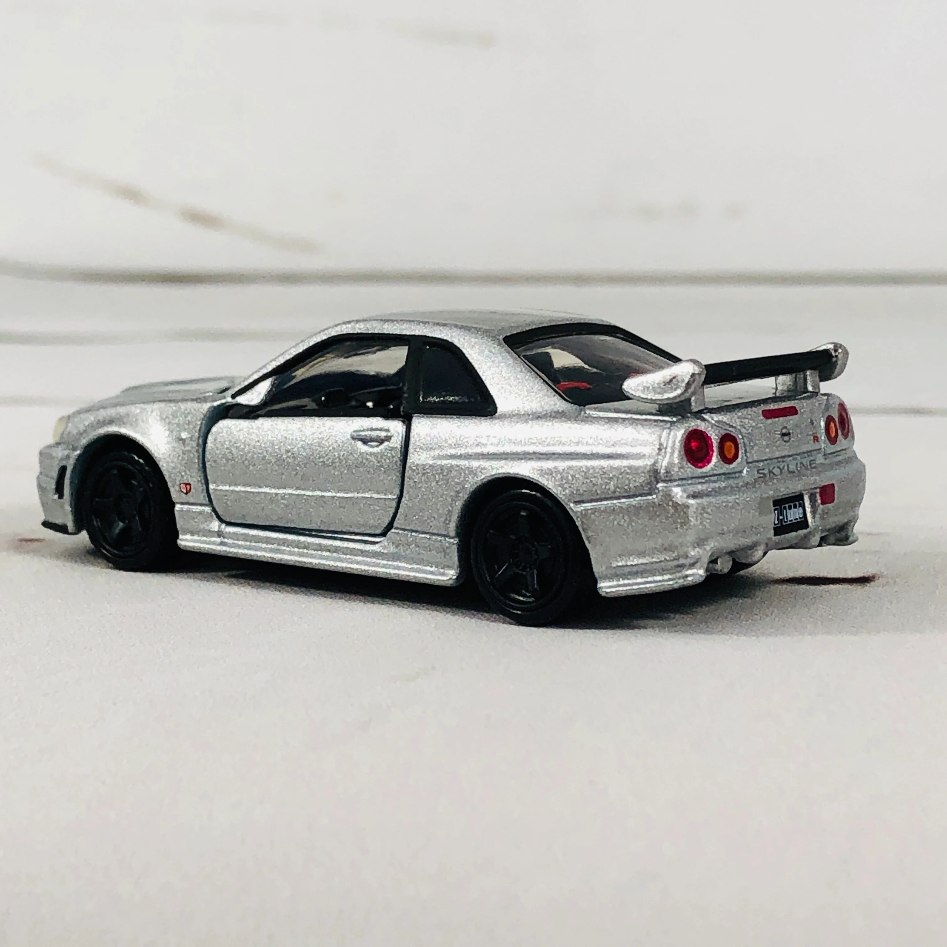 Tomica Premium No.01 NISMO R34 GTR Z-tune - Image 10