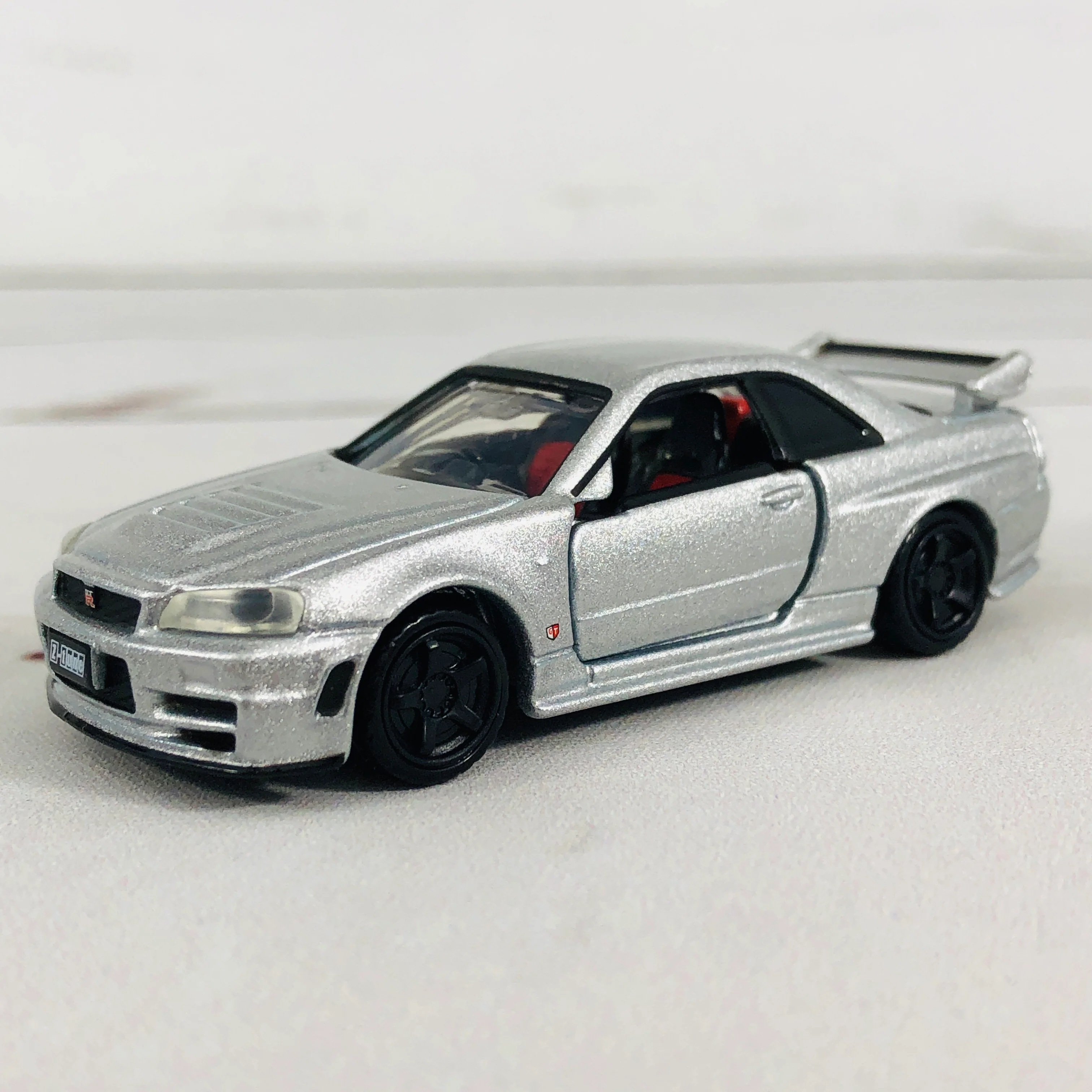 Tomica Premium No.01 NISMO R34 GTR Z-tune - Image 4