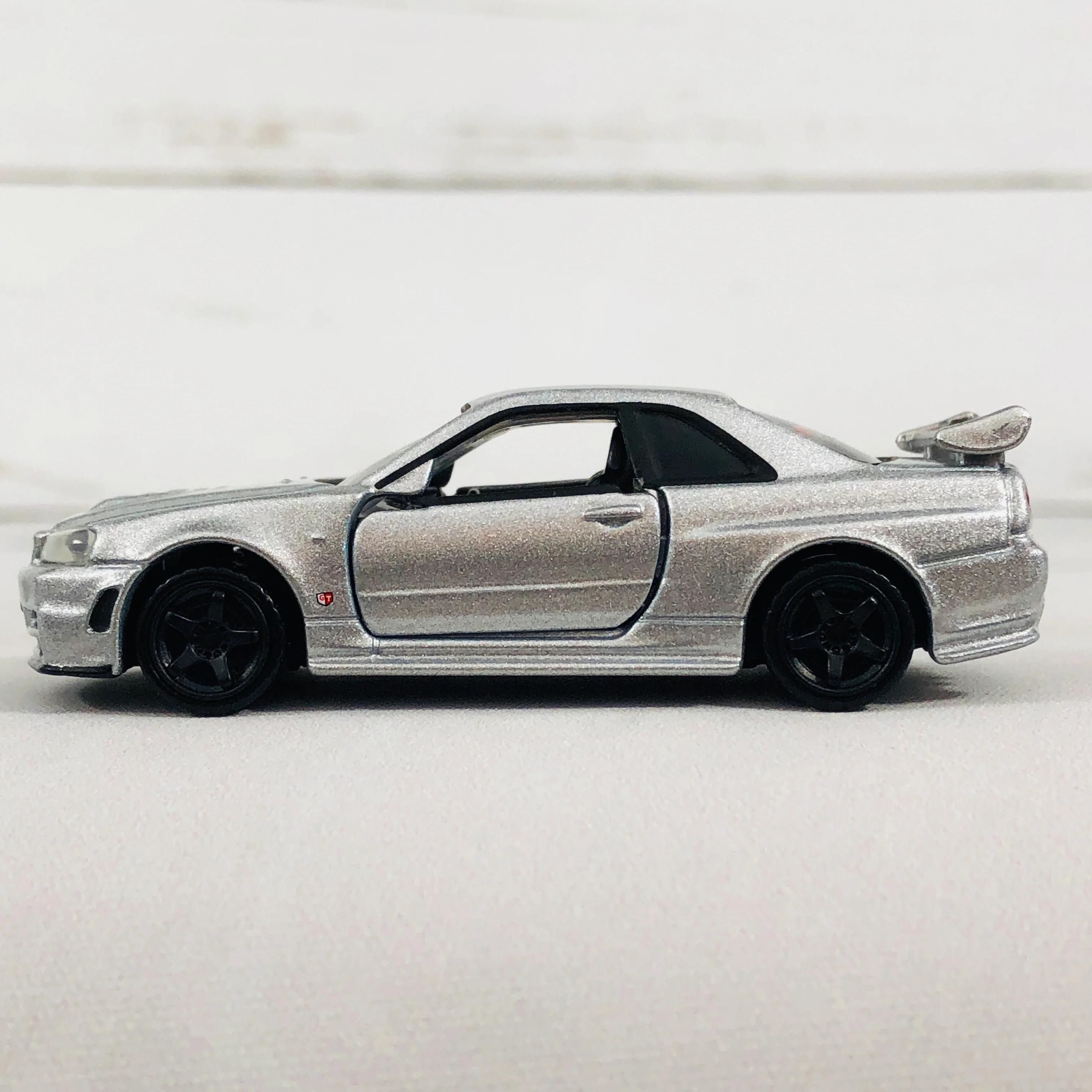 Tomica Premium No.01 NISMO R34 GTR Z-tune - Image 6