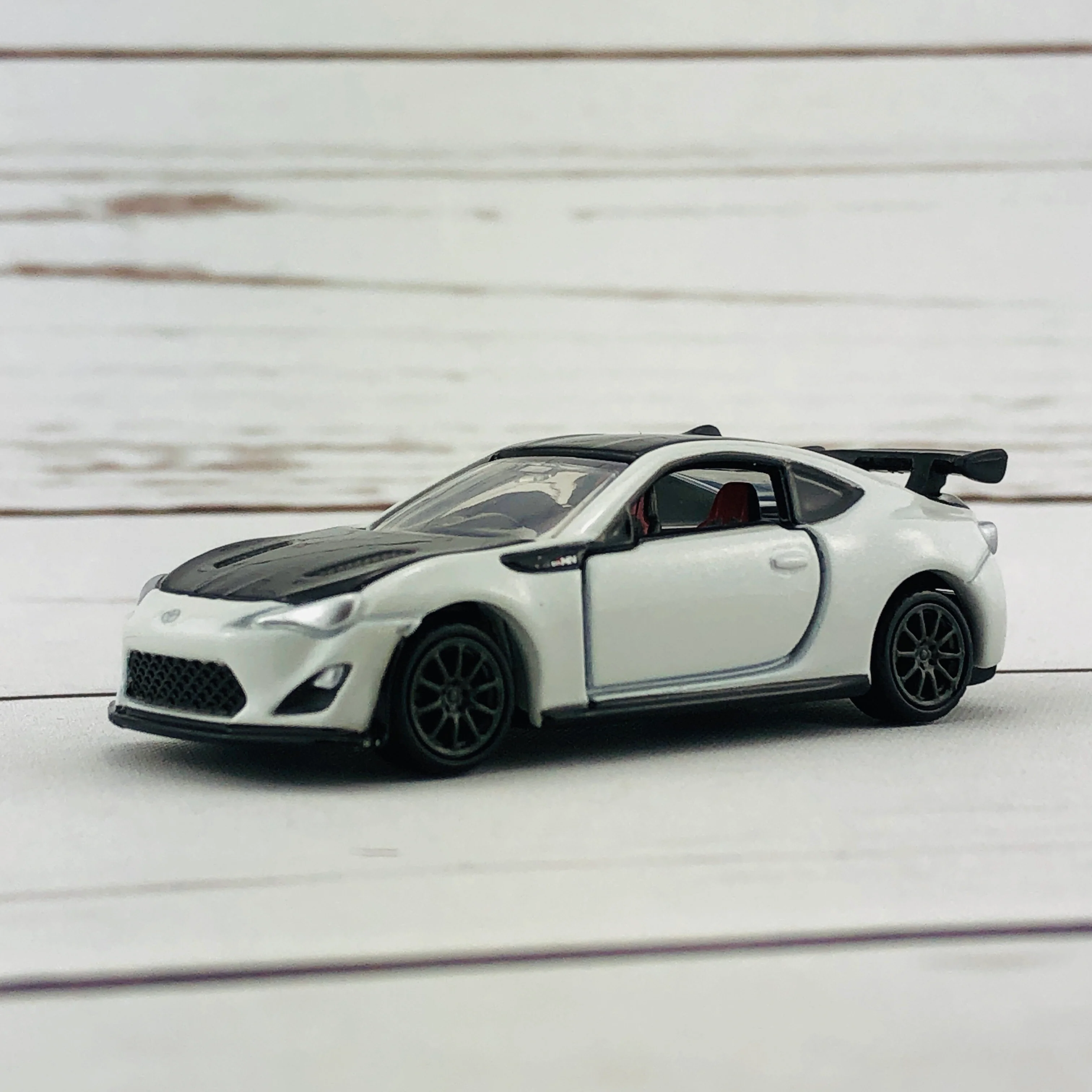 Tomica Premium No.16 Toyota 86GRMN - Image 2
