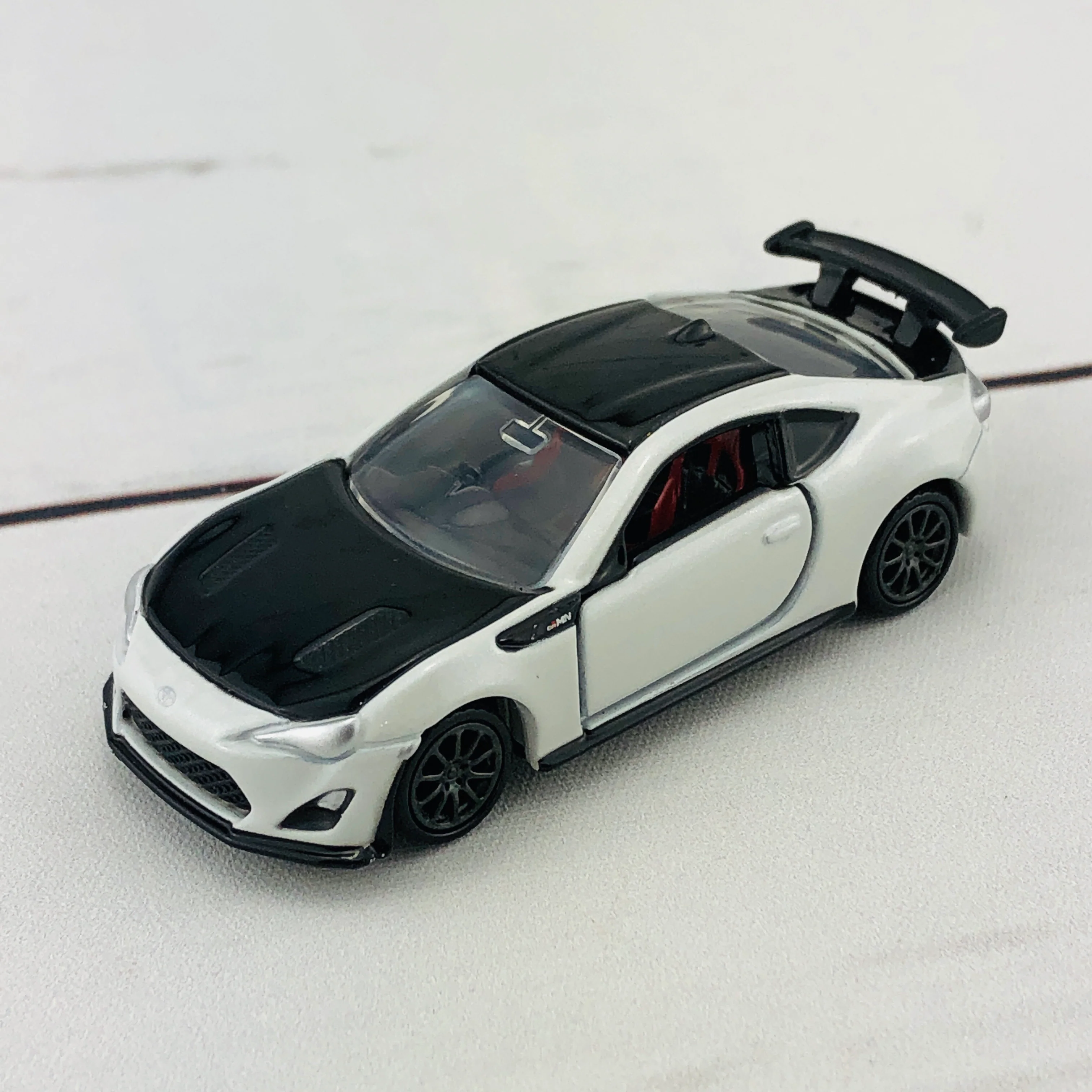 Tomica Premium No.16 Toyota 86GRMN - Image 3