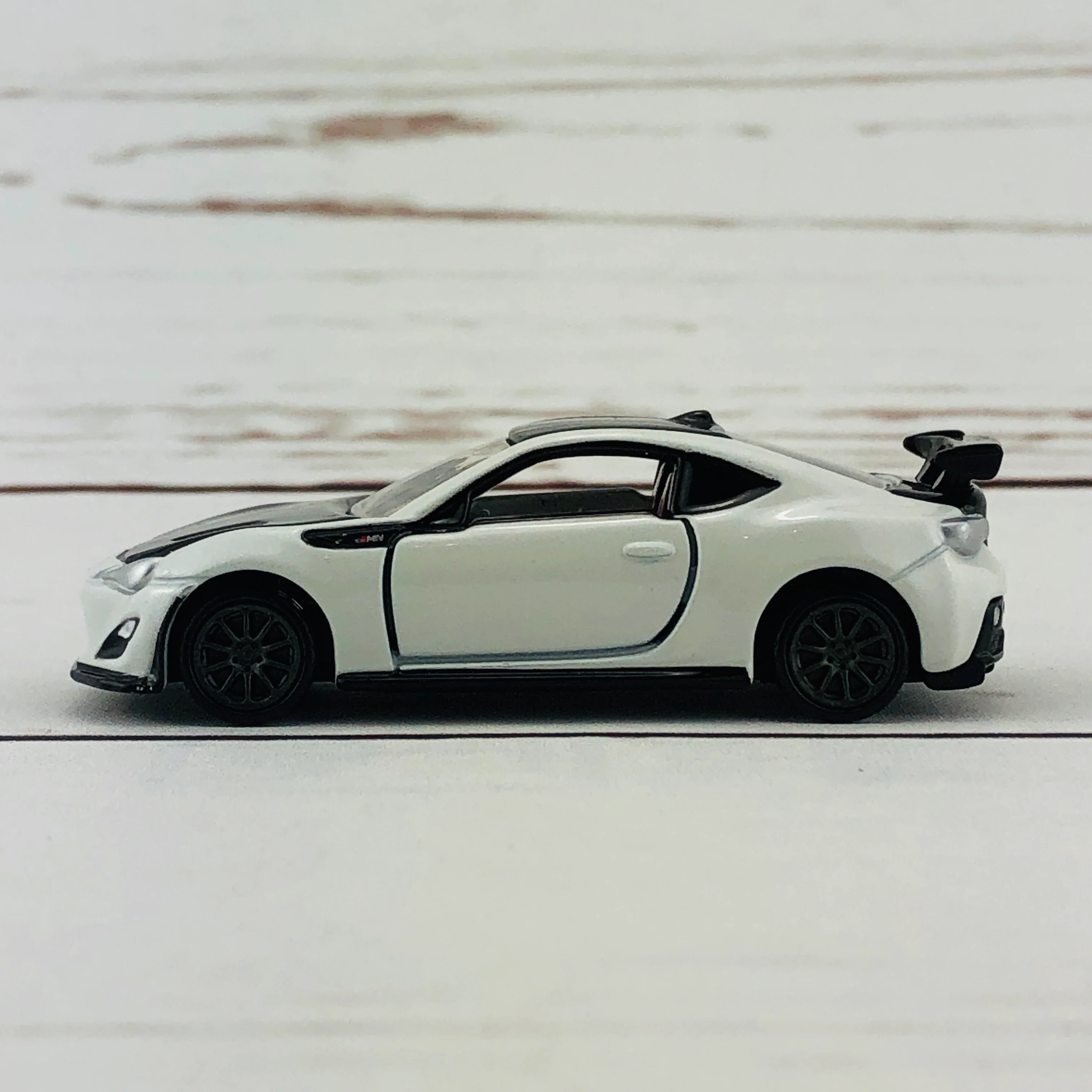 Tomica Premium No.16 Toyota 86GRMN - Image 5