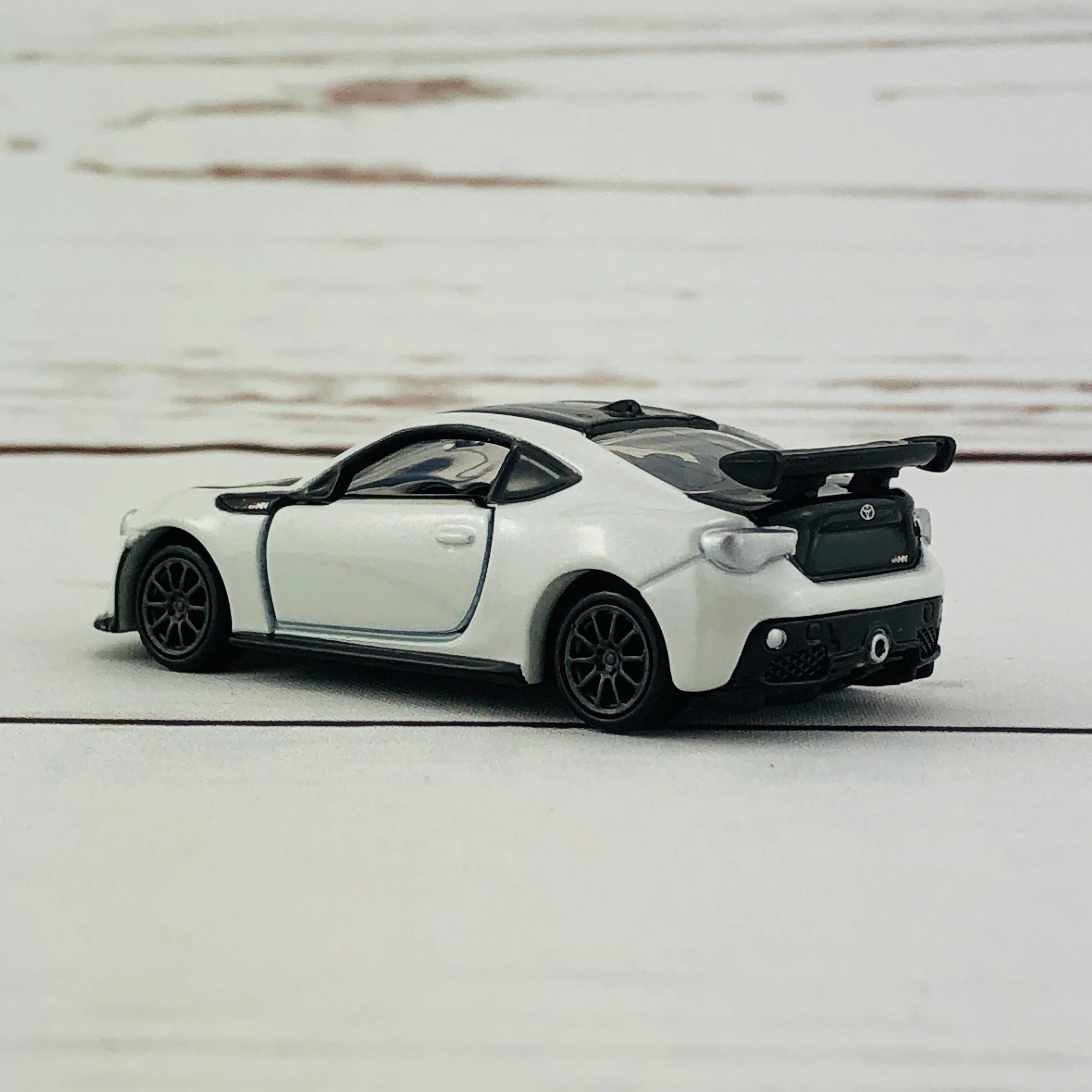 Tomica Premium No.16 Toyota 86GRMN - Image 6