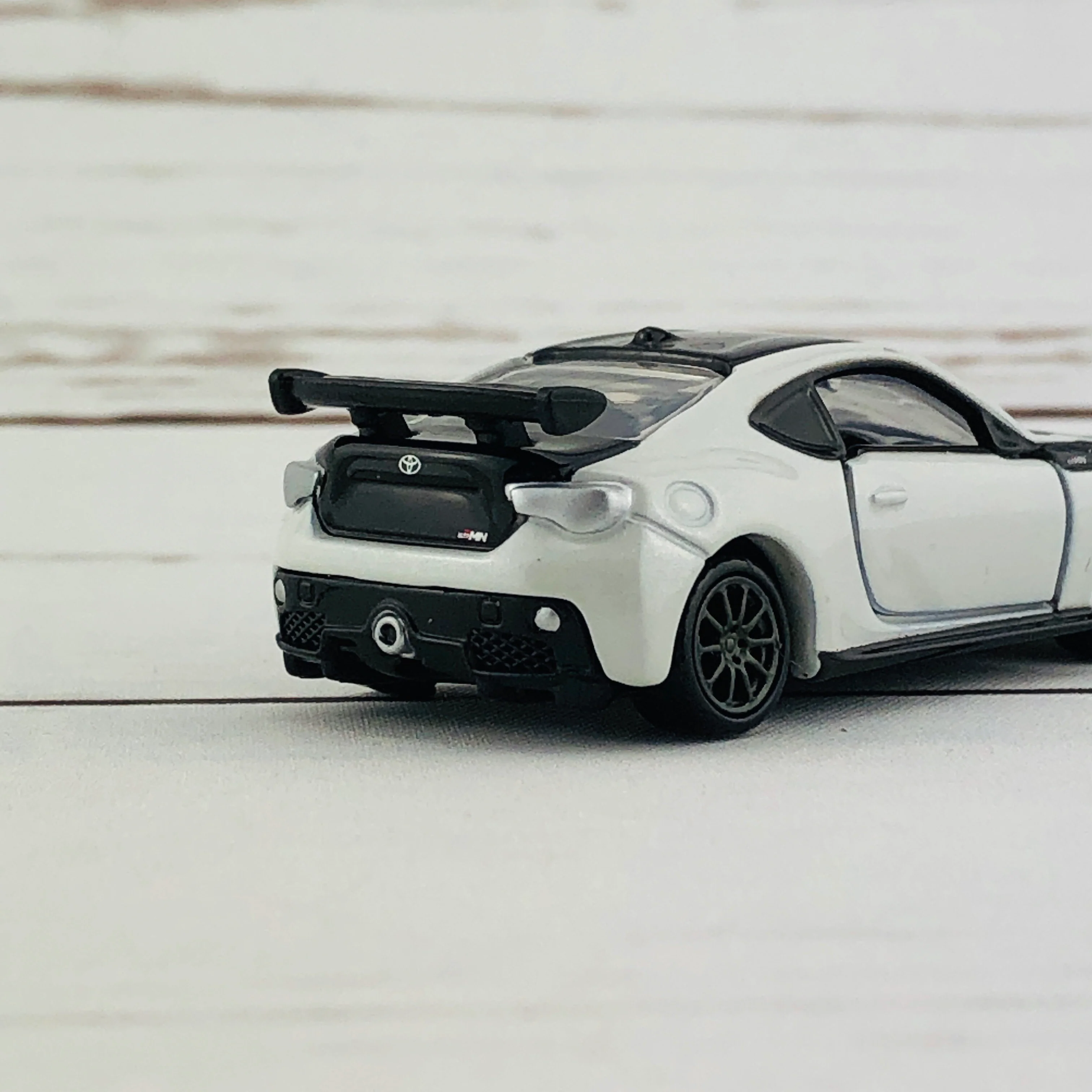 Tomica Premium No.16 Toyota 86GRMN - Image 7