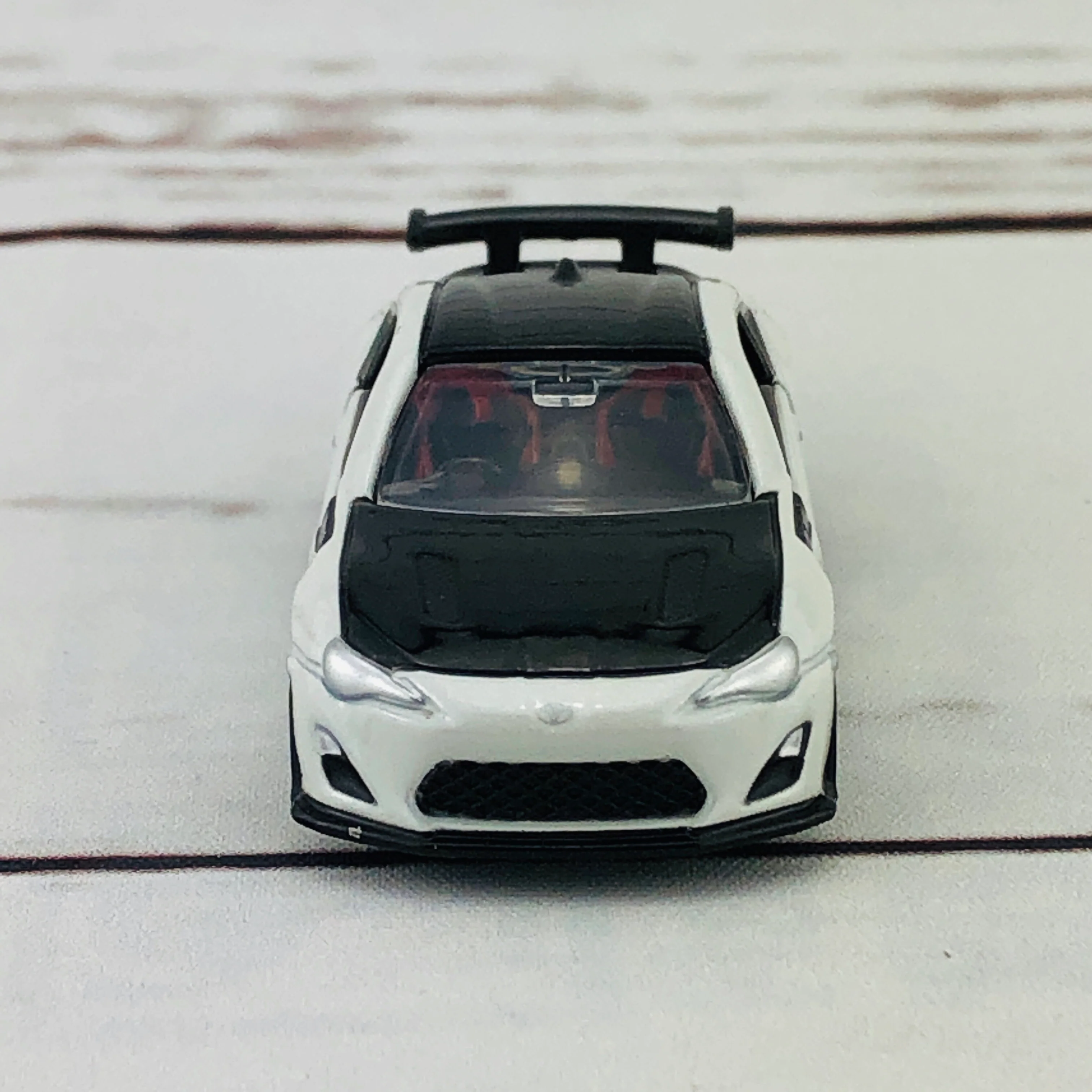 Tomica Premium No.16 Toyota 86GRMN - Image 8