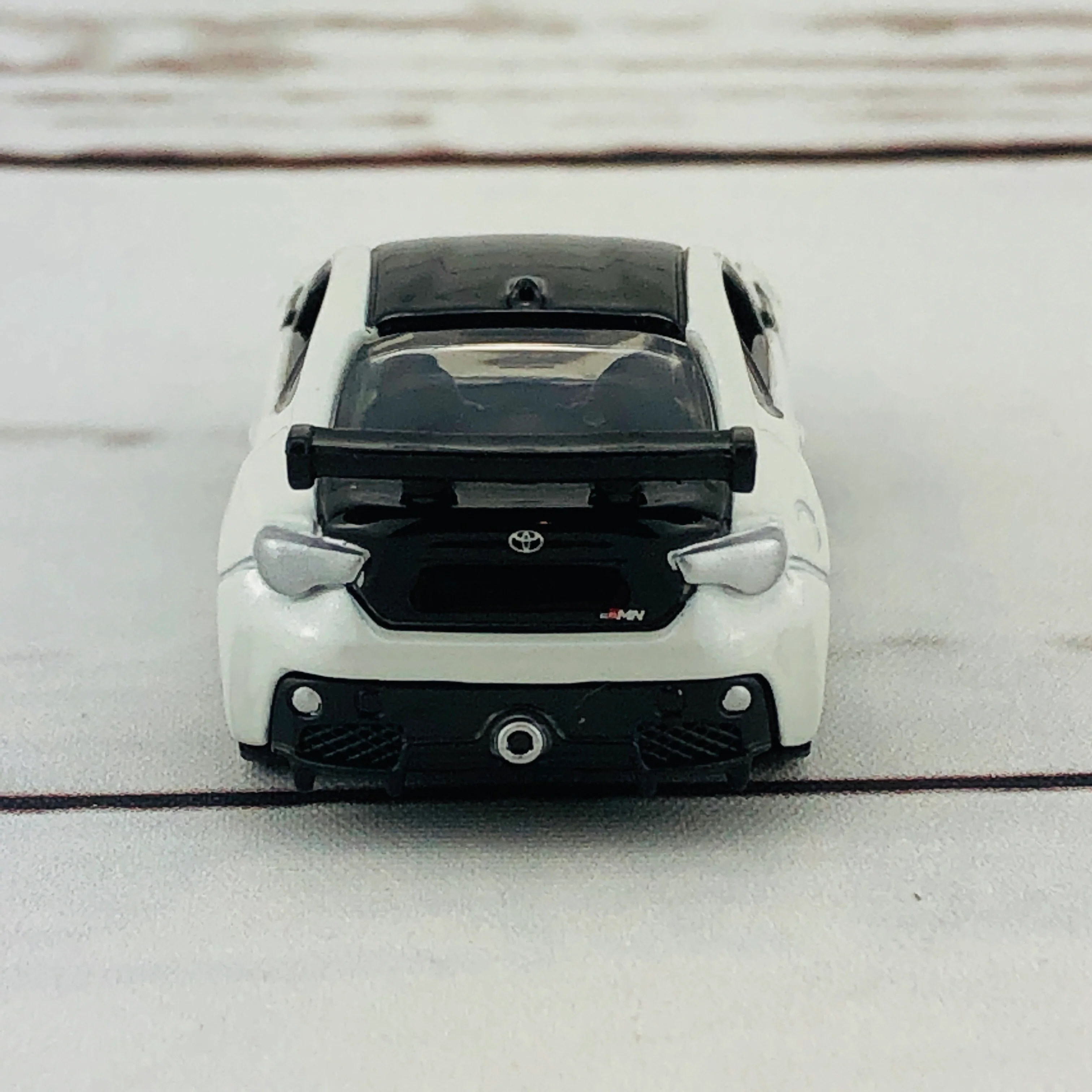 Tomica Premium No.16 Toyota 86GRMN - Image 9