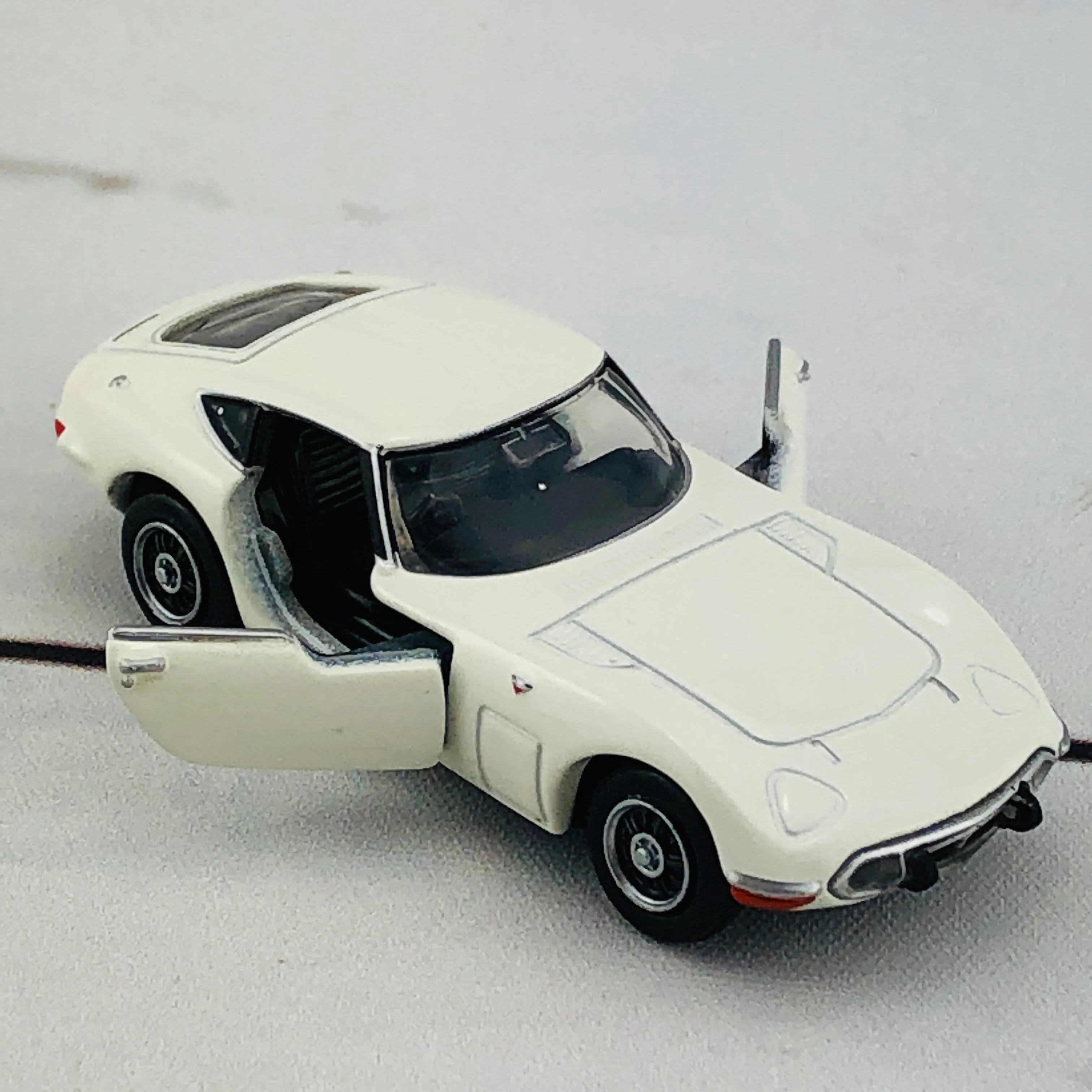 Tomica Premium 27 Toyota 2000GT - Image 10