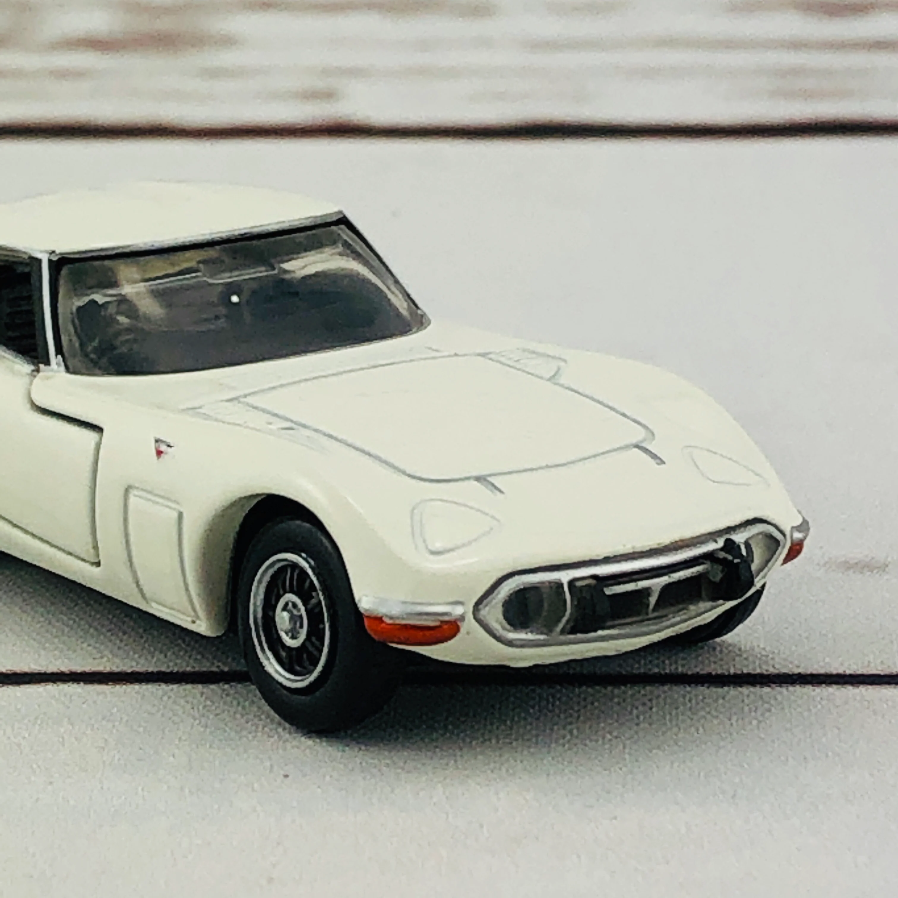 Tomica Premium 27 Toyota 2000GT - Image 12