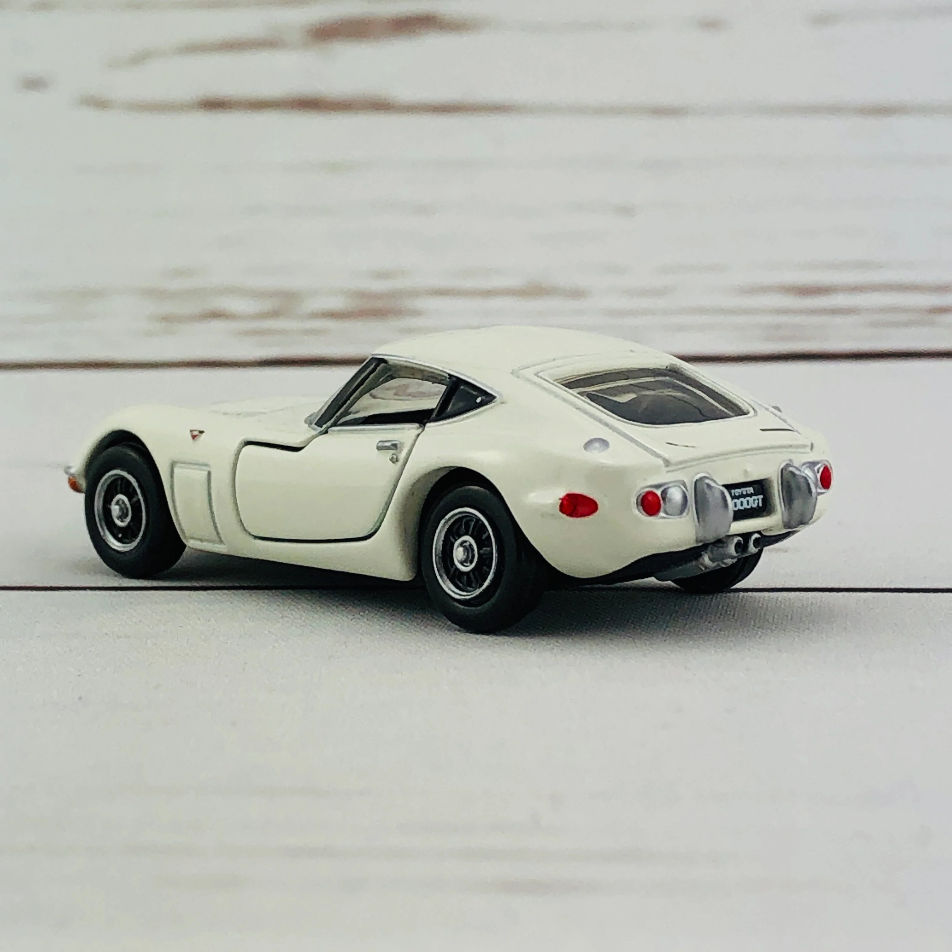 Tomica Premium 27 Toyota 2000GT - Image 8