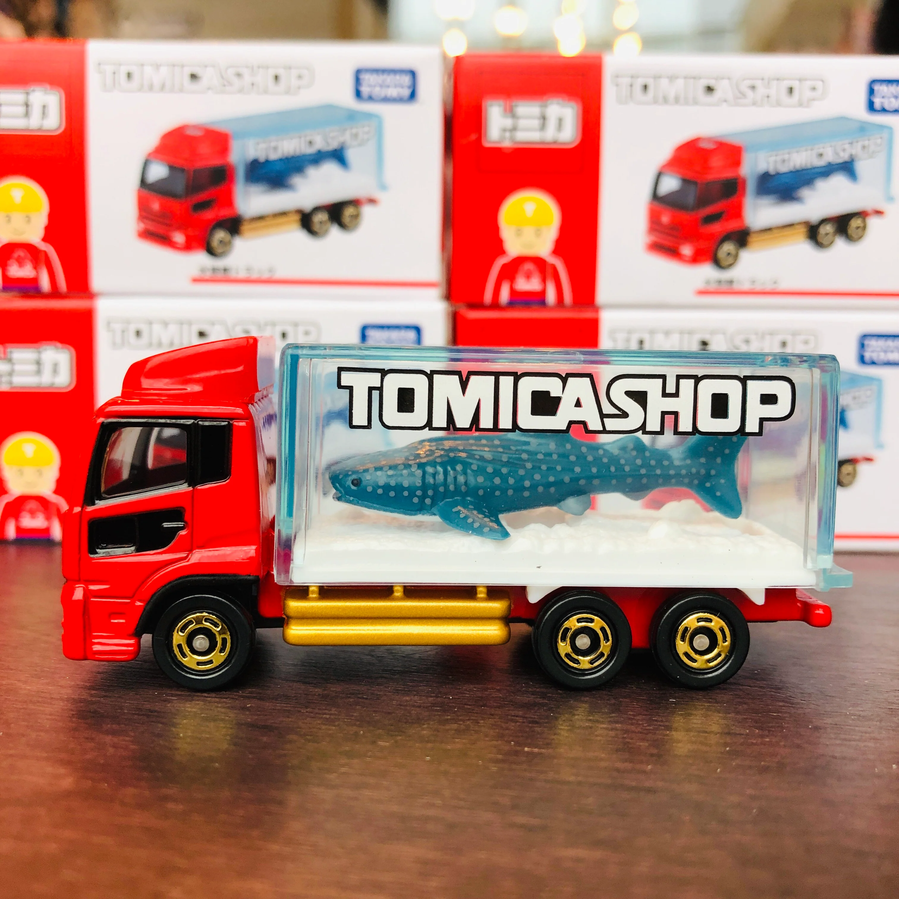 Tomica Shop Original Model Aquarium Truck - Image 2