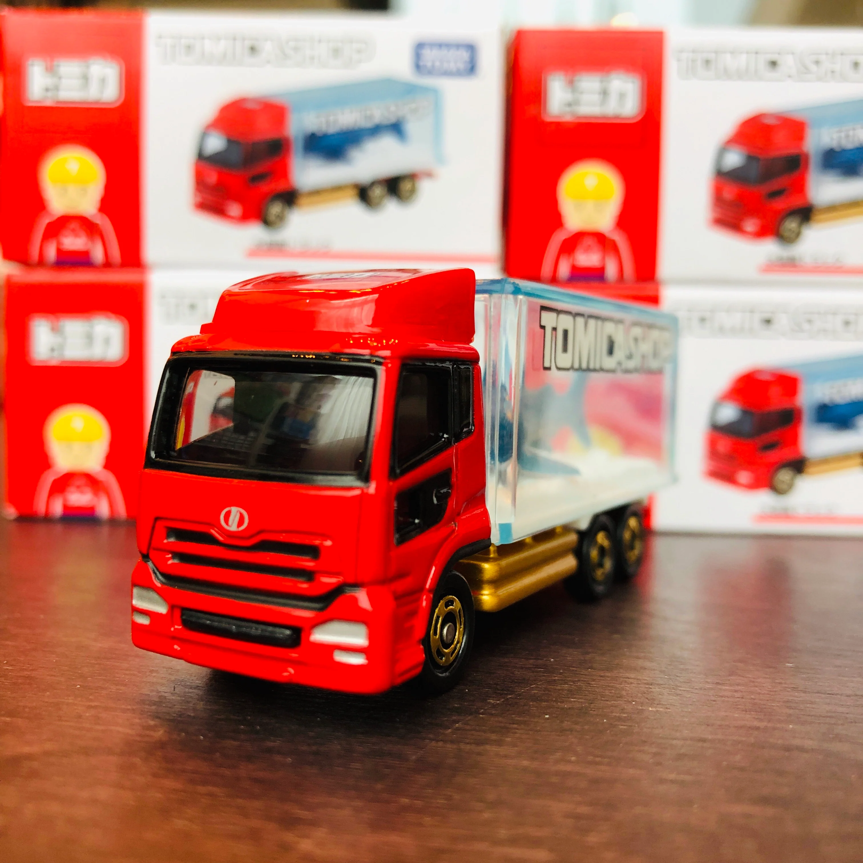 Tomica Shop Original Model Aquarium Truck - Image 3