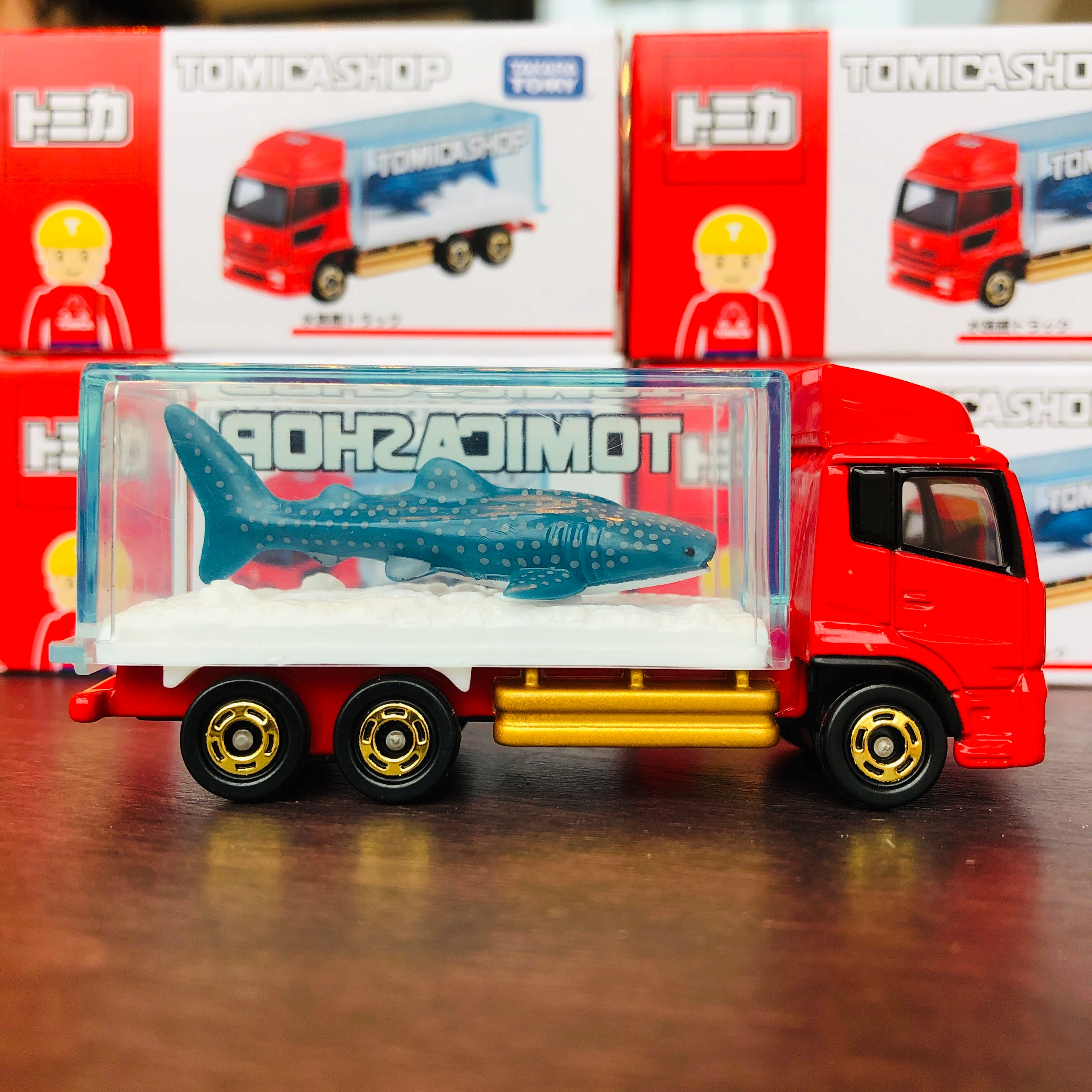 Tomica Shop Original Model Aquarium Truck - Image 4