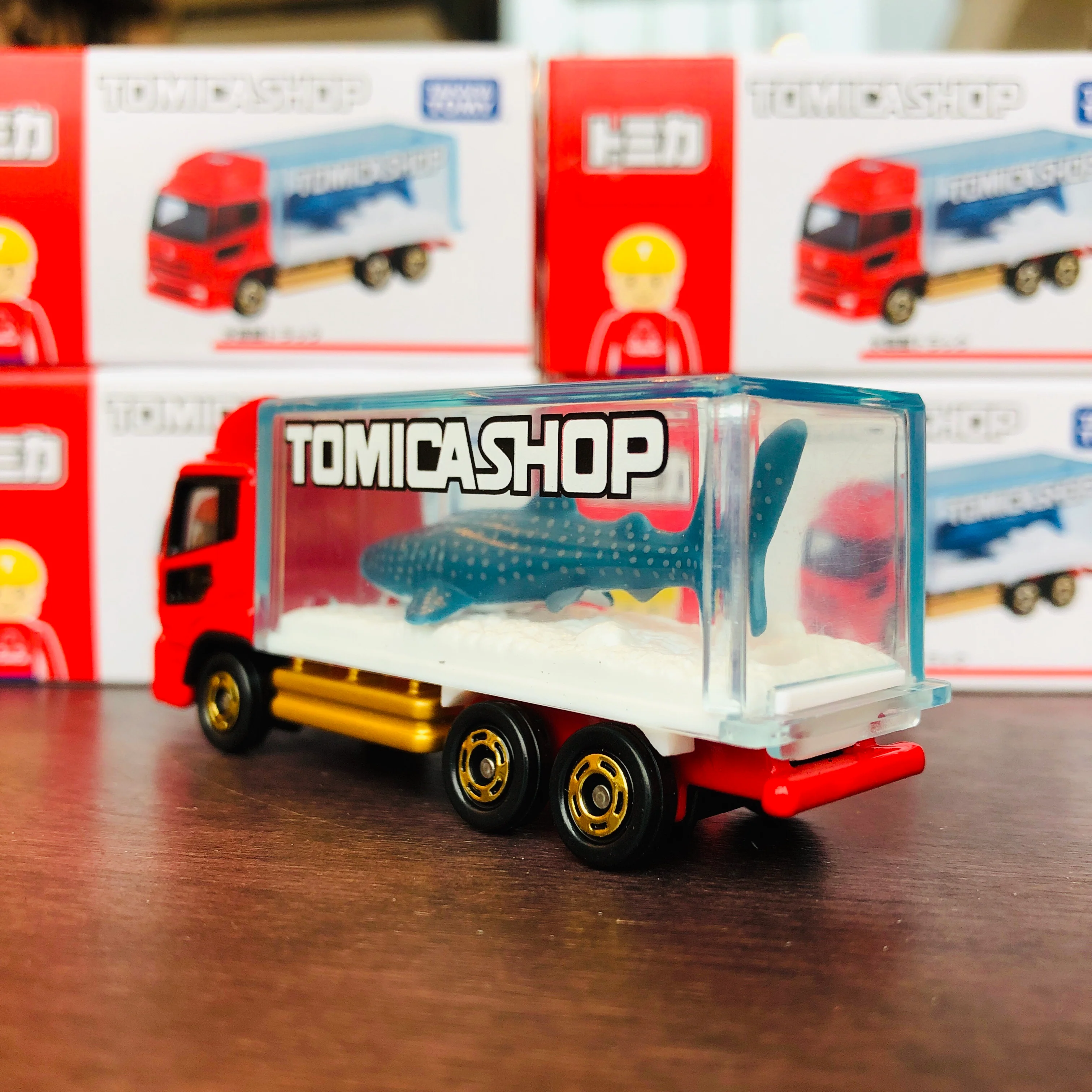 Tomica Shop Original Model Aquarium Truck - Image 5