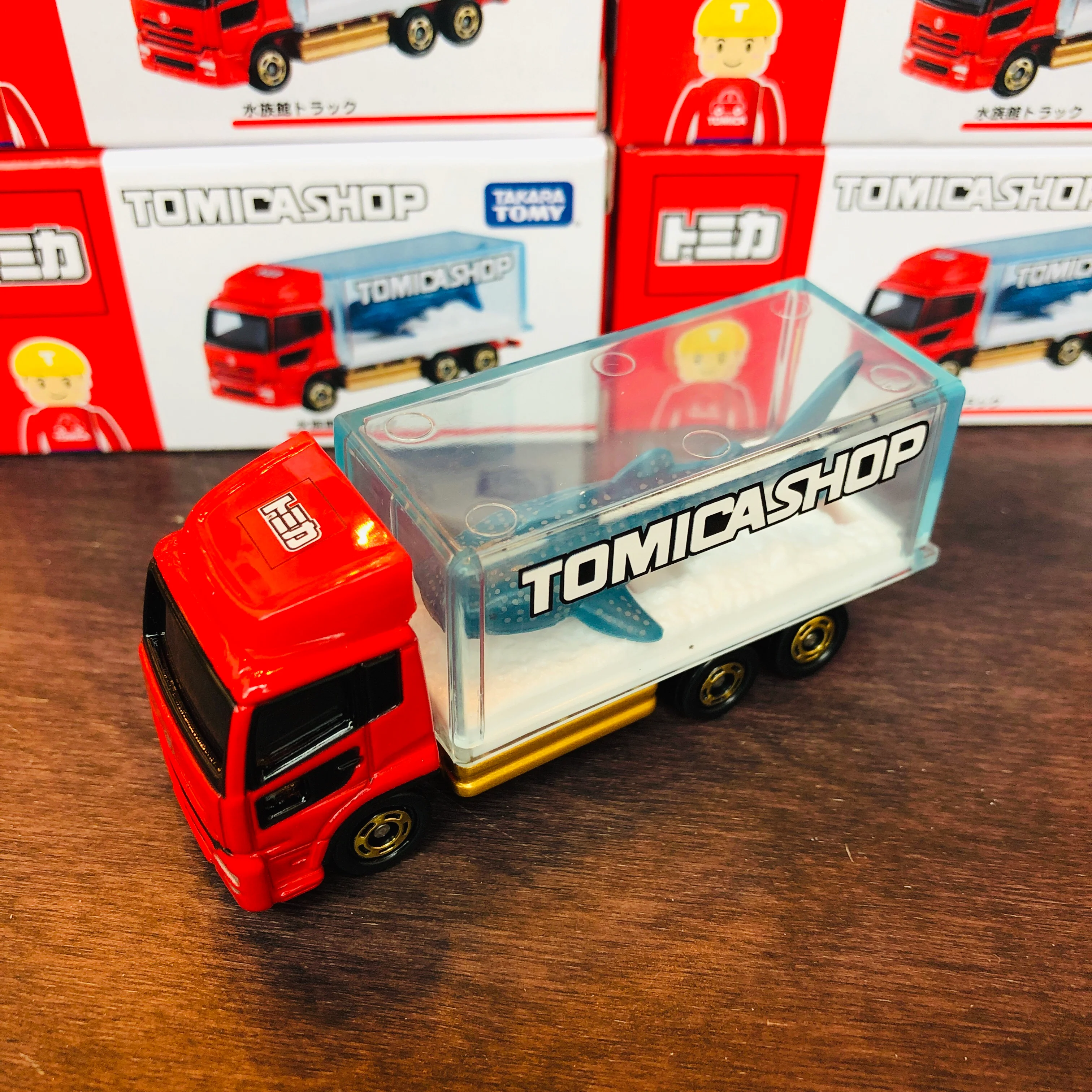 Tomica Shop Original Model Aquarium Truck - Image 6