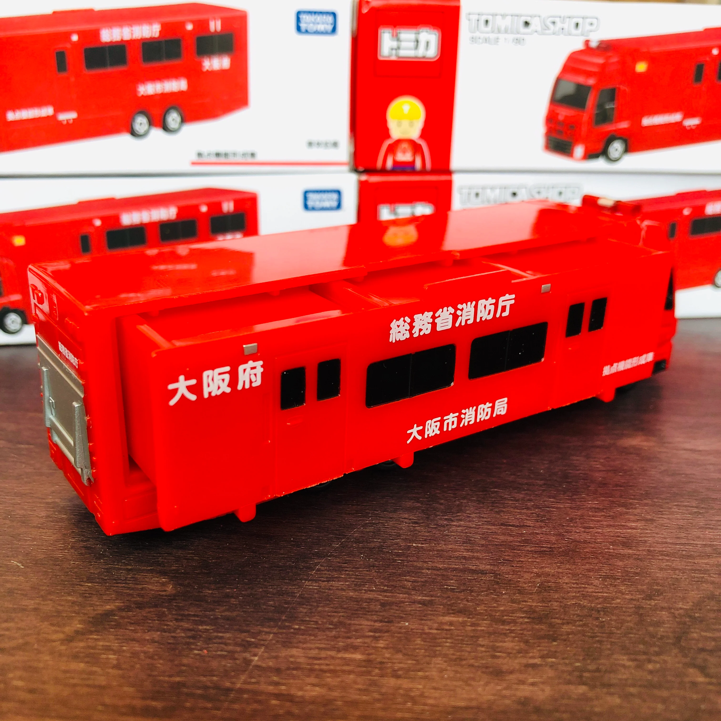 Tomica Shop Original Model Isuzu Giga Base Funcional Formable Truck Osaka Fire Department - Image 5