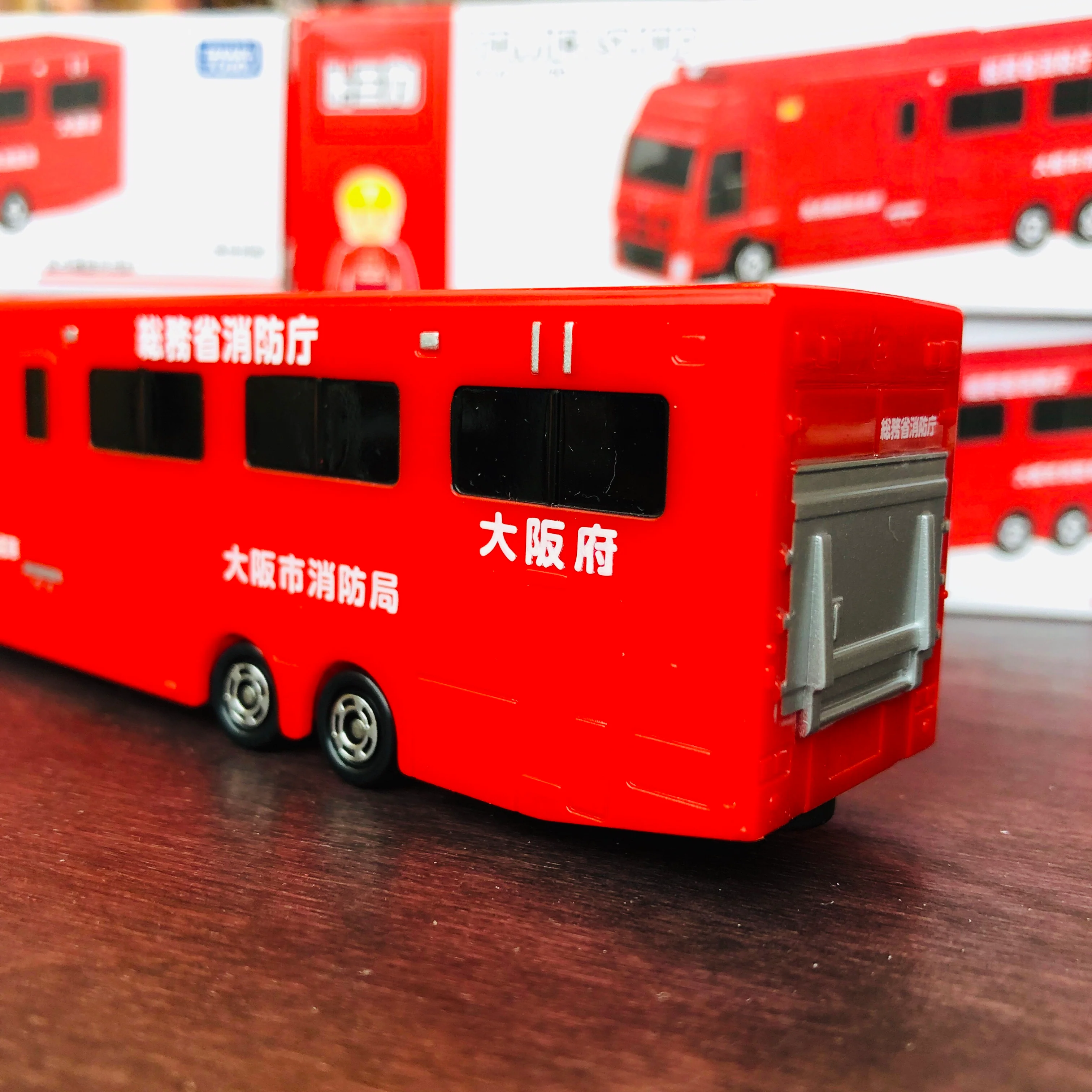 Tomica Shop Original Model Isuzu Giga Base Funcional Formable Truck Osaka Fire Department - Image 7