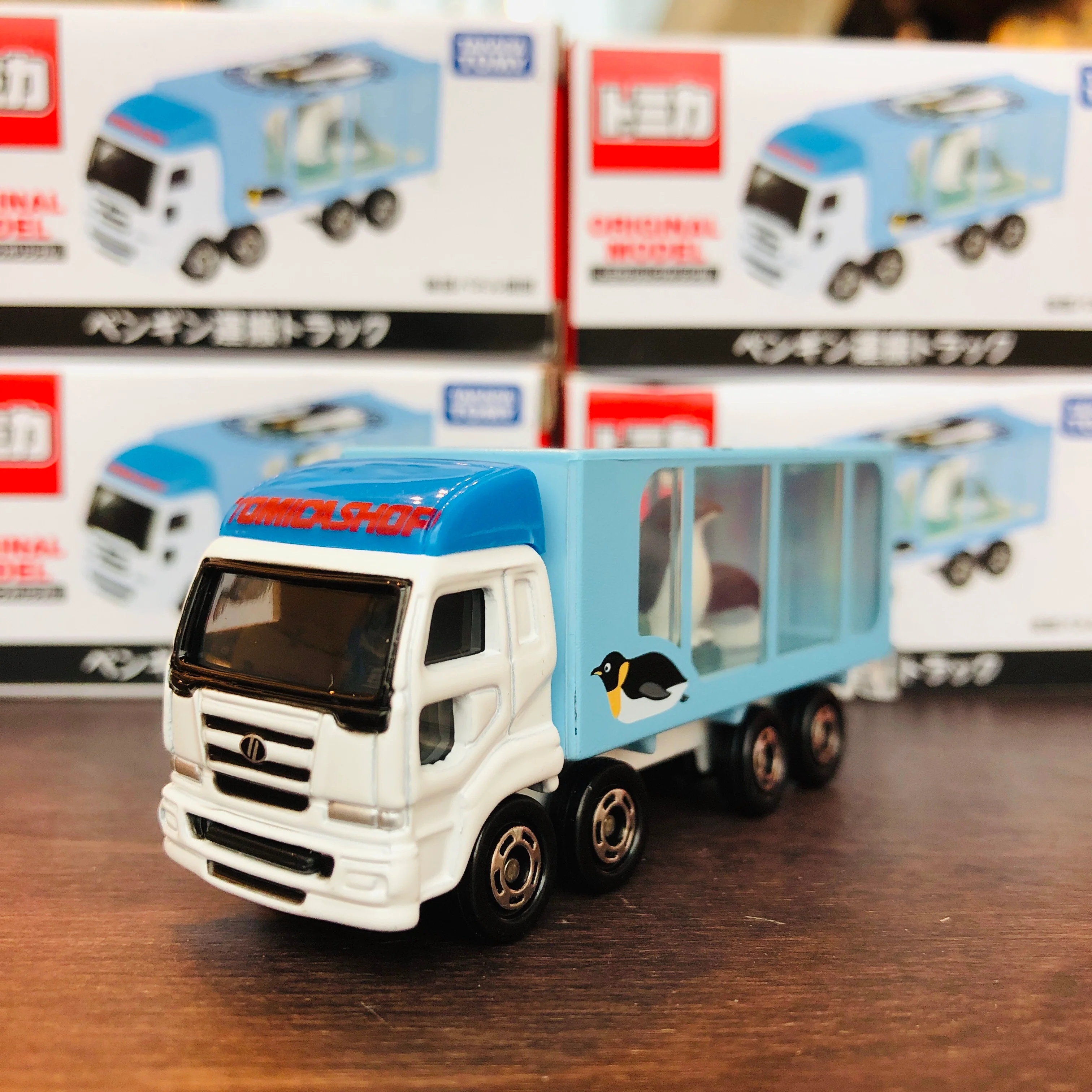 Tomica Shop Original Model Penguin Transporter Truck - Image 3
