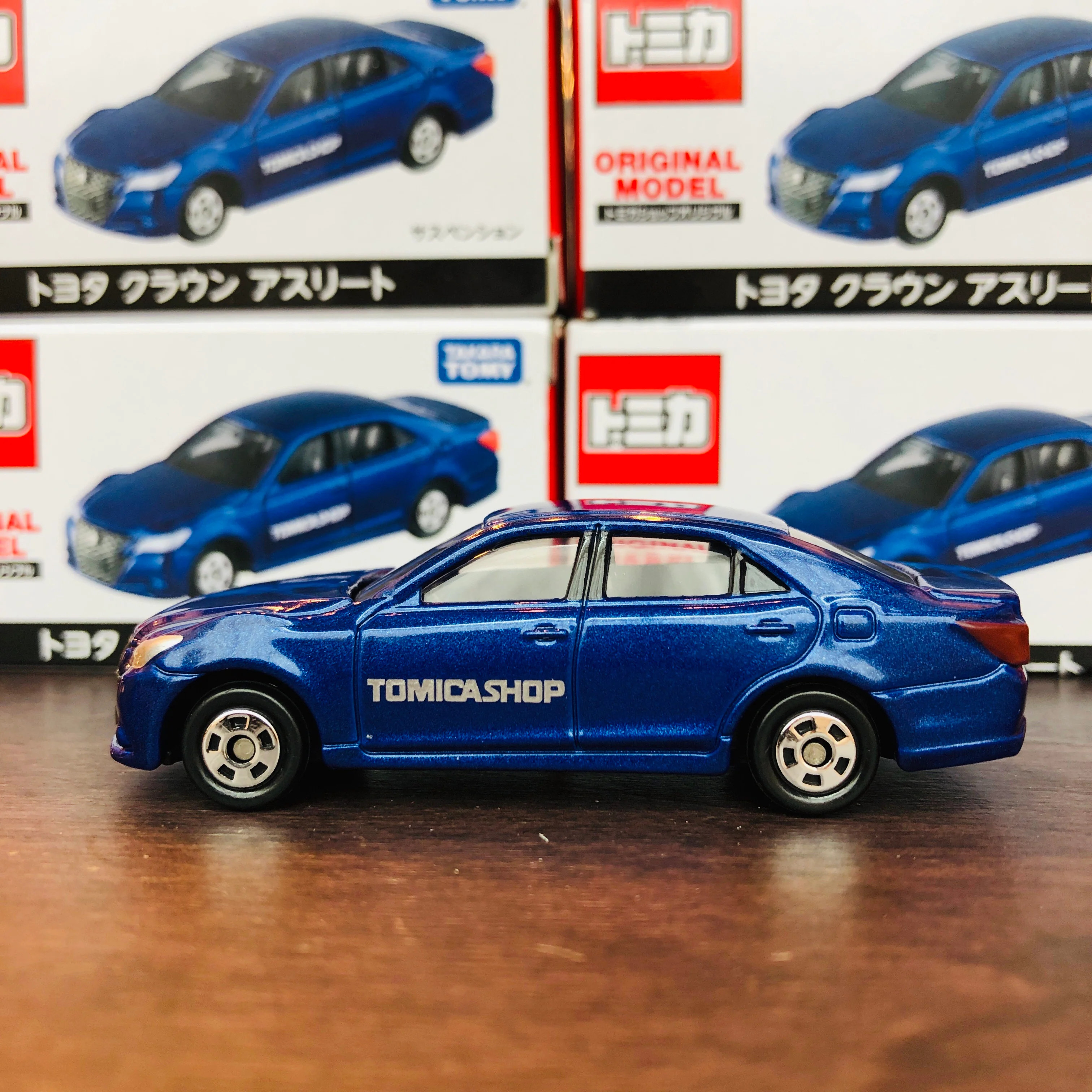 Tomica Shop Original Model Toyota Crown - Image 2