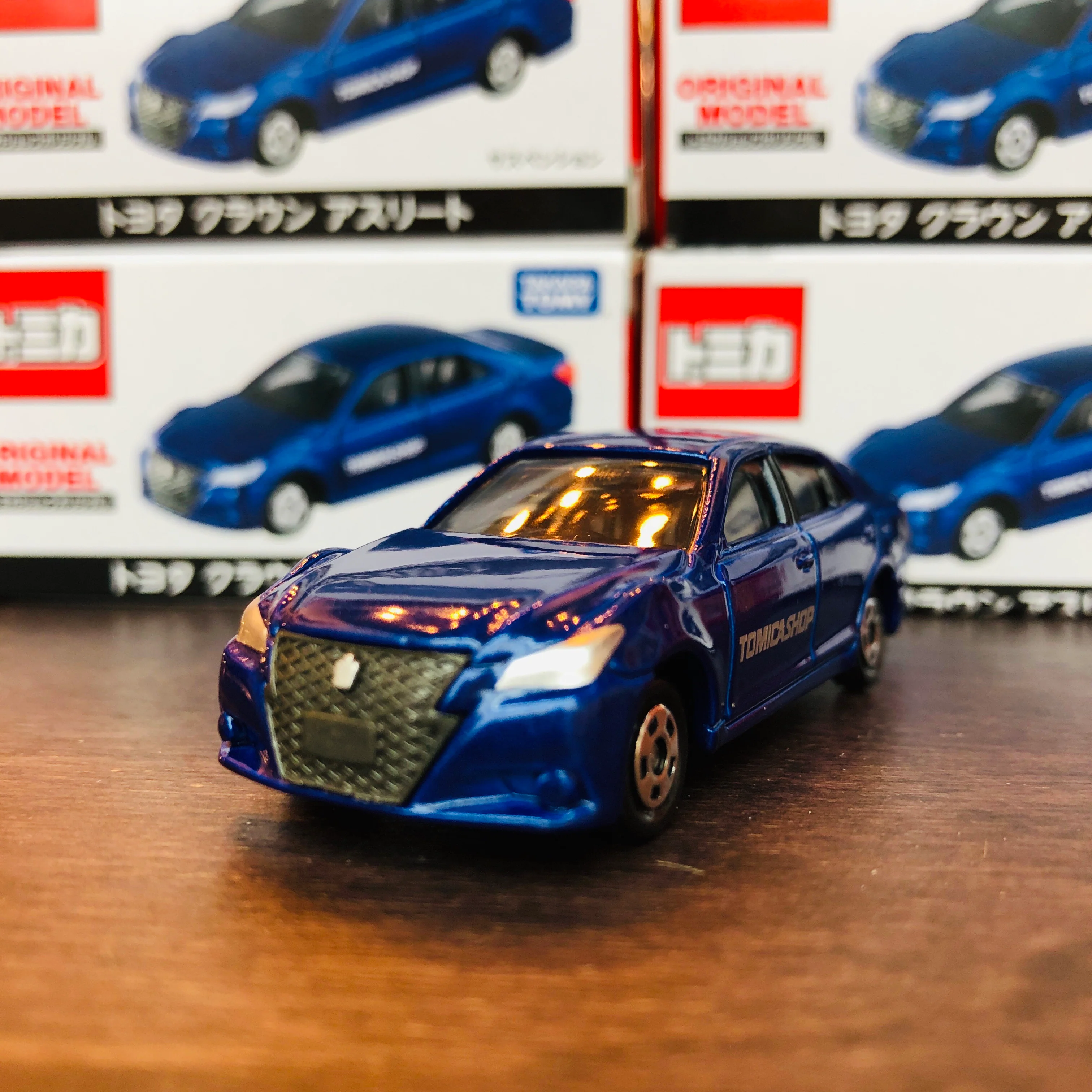 Tomica Shop Original Model Toyota Crown - Image 3