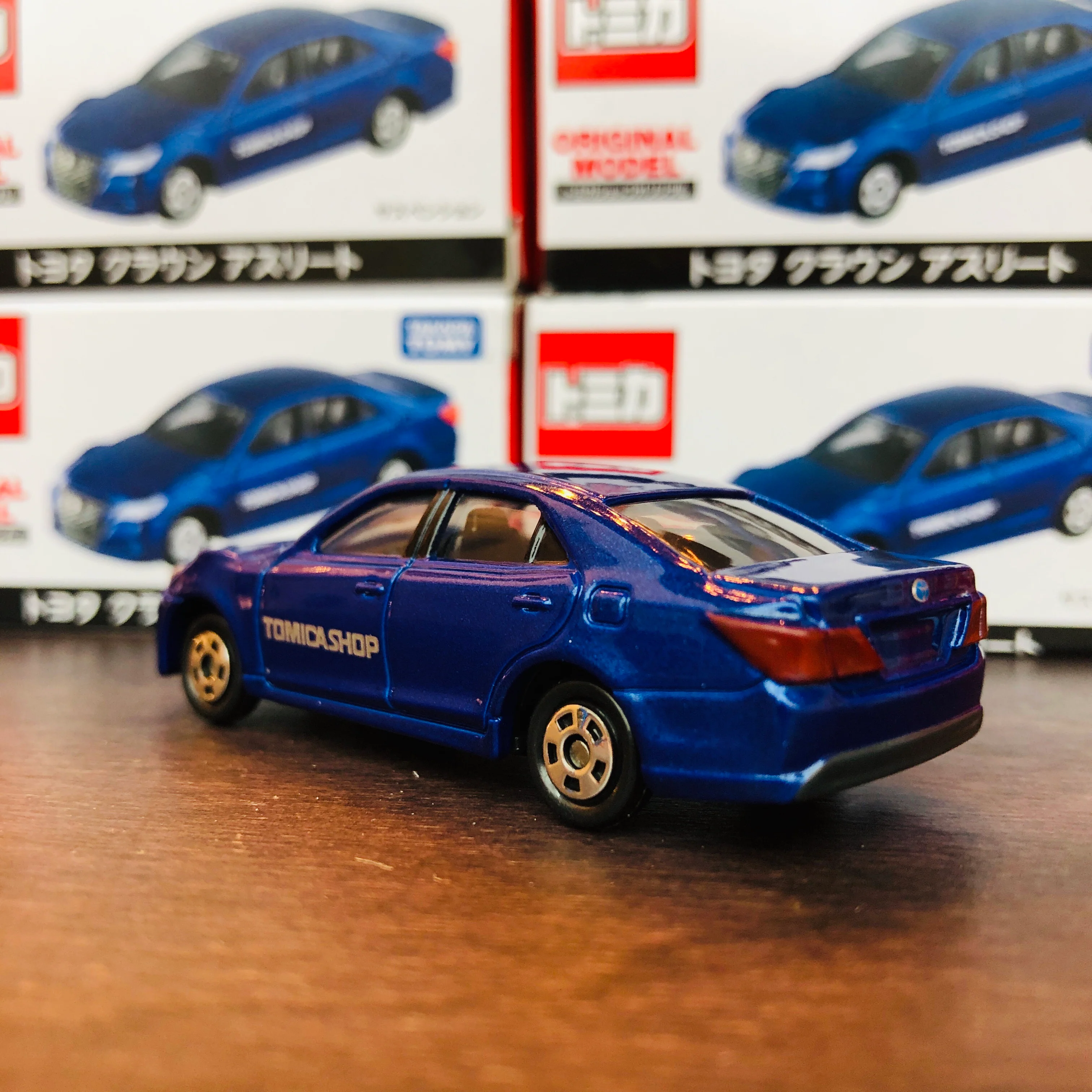 Tomica Shop Original Model Toyota Crown - Image 4