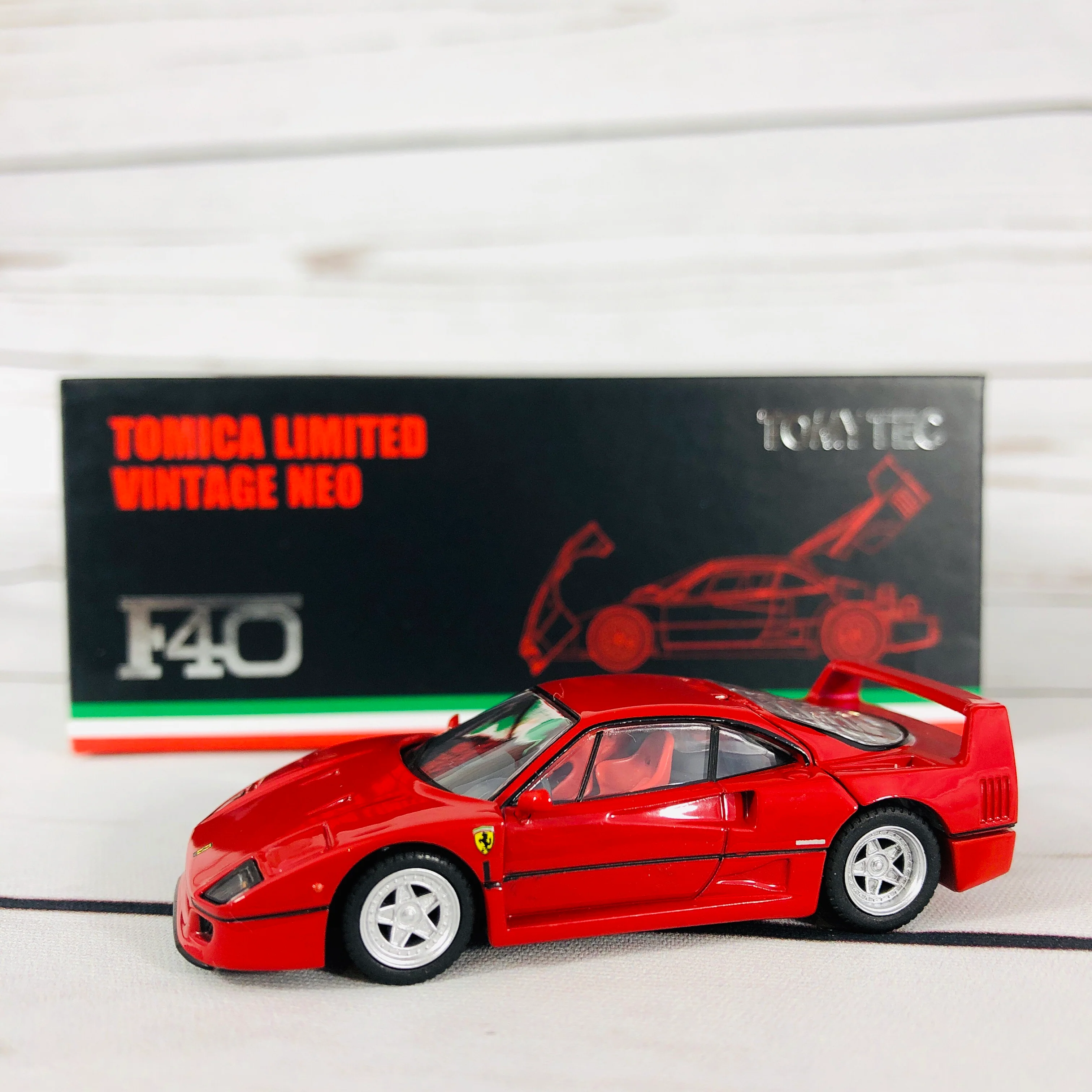 Tomica Tomytec Limited Vintage Neo FERRARI F40 (RED) 1/64 - Image 2