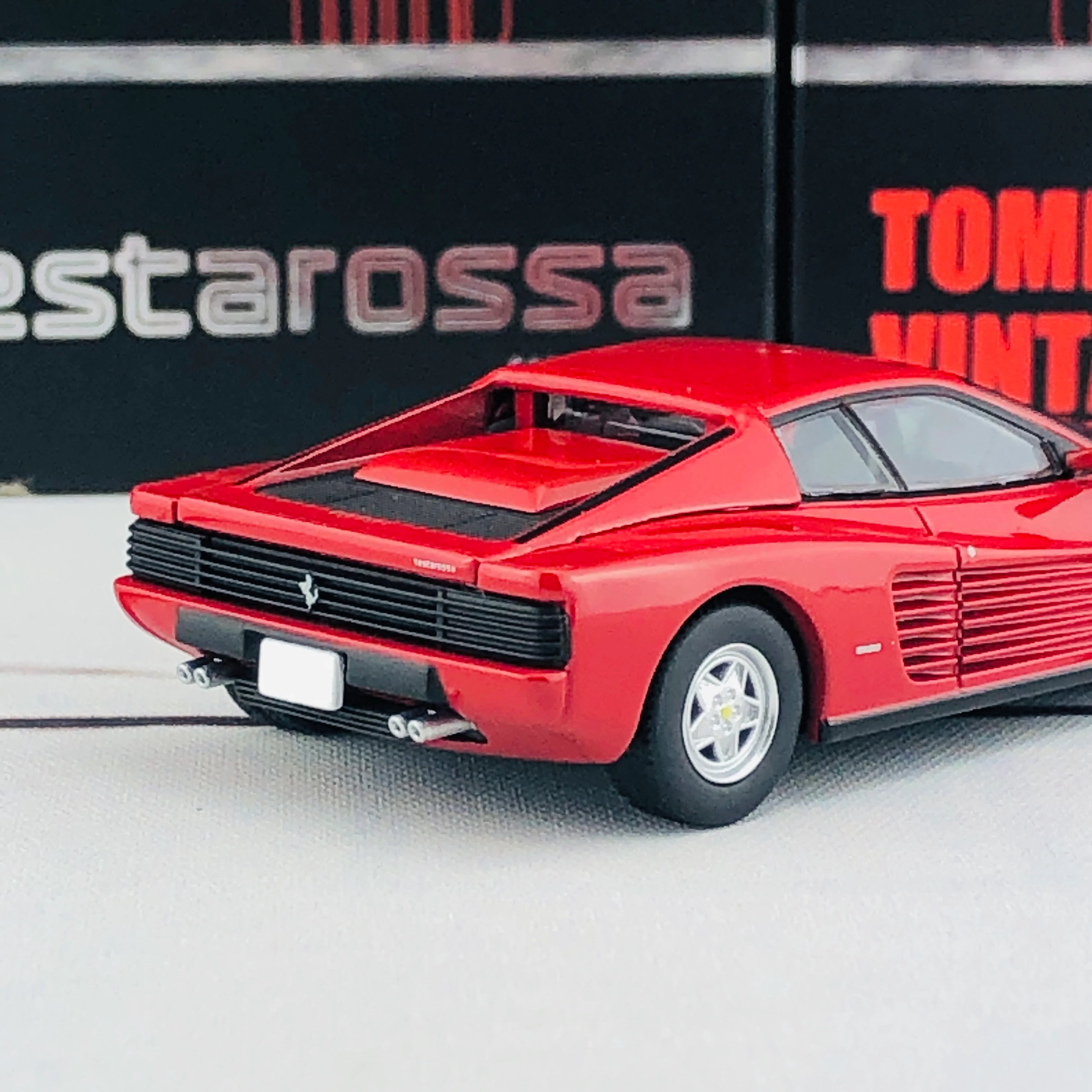 Tomytec Tomica Limited Vintage Neo 1/64 Ferrari Testarossa (RED) 45437363011370 - Image 5