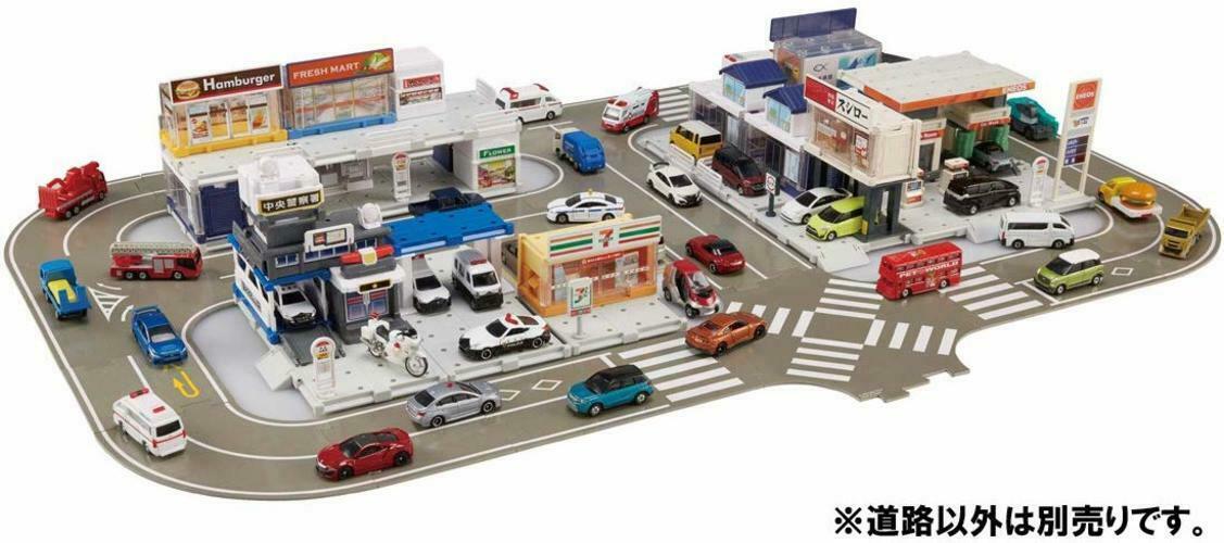 TOMICA Town Town Build City Connected Road Set 4904810975595 - Image 4