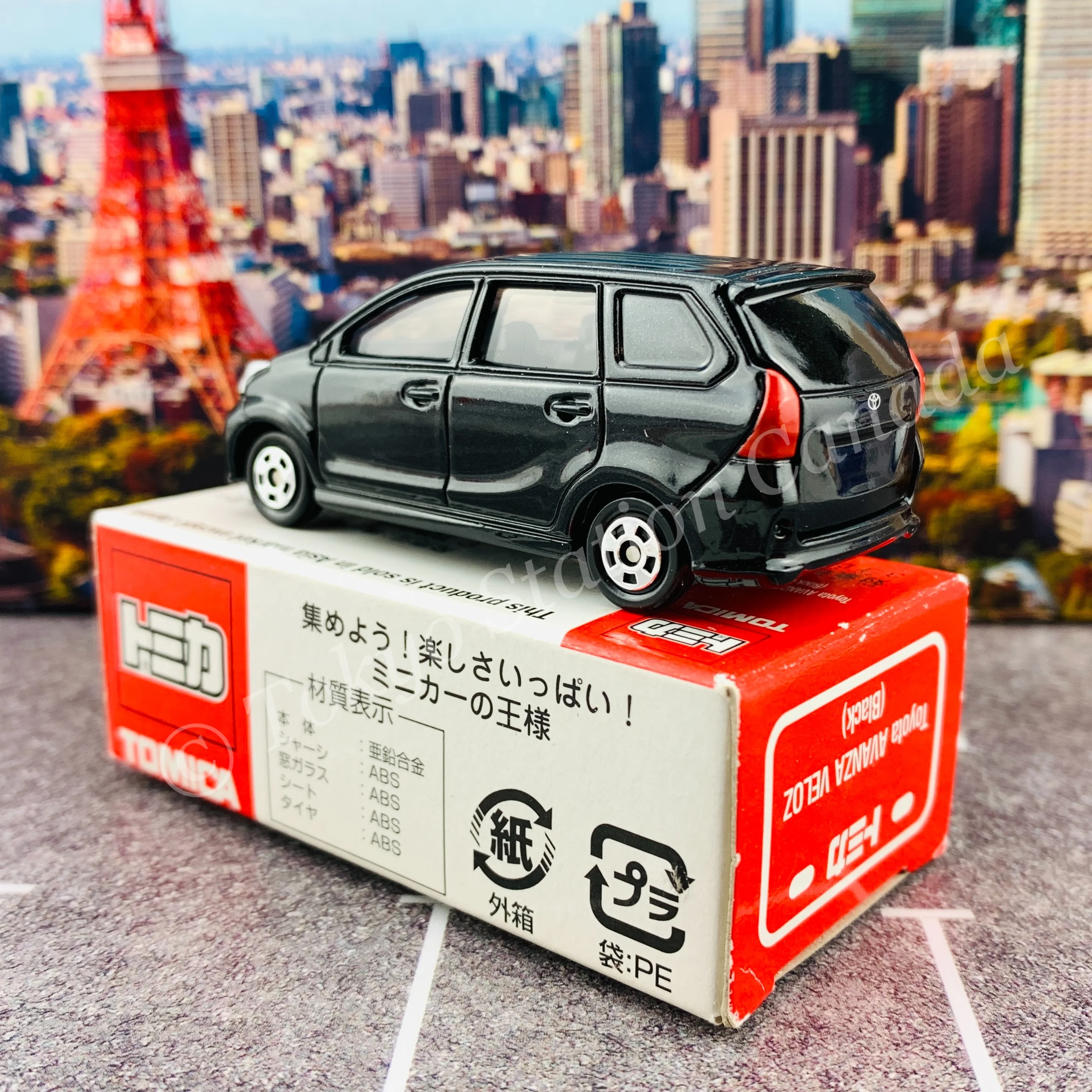 TOMICA Toyota AVANZA VELOZ (Black) 4904810805557 - Image 5