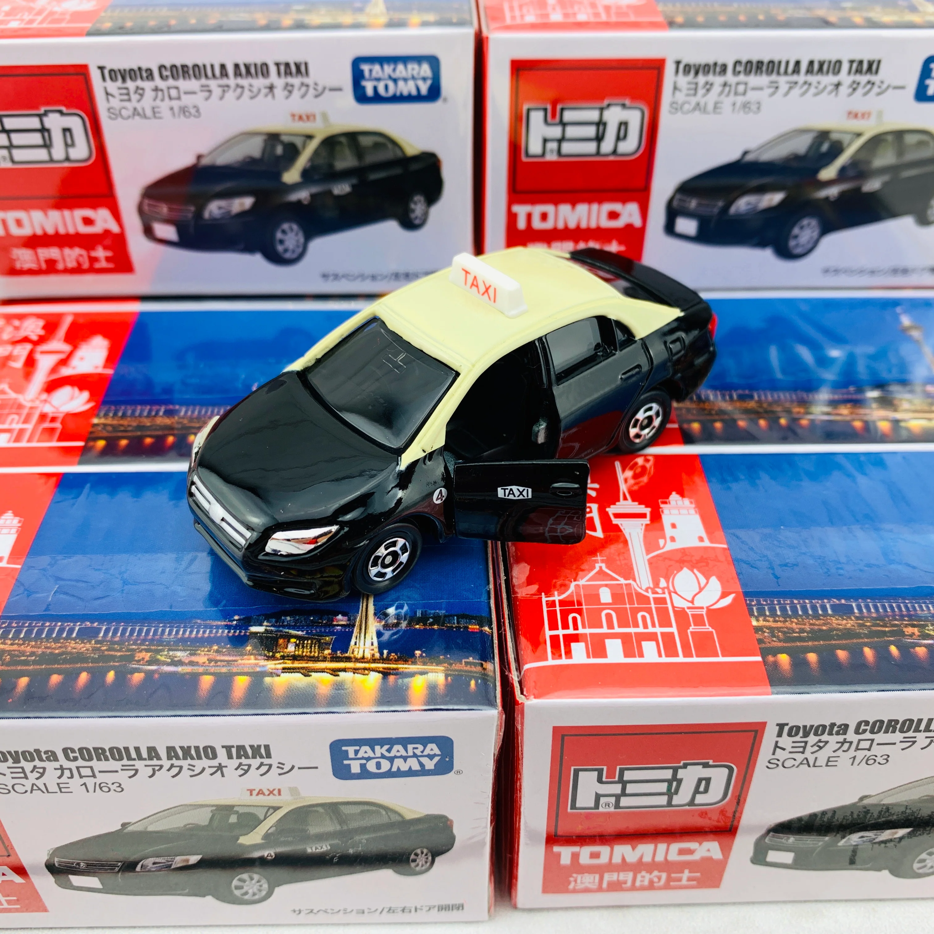 TOMICA Toyota Corolla Axio Taxi (Macau) 澳門的士 - Image 2