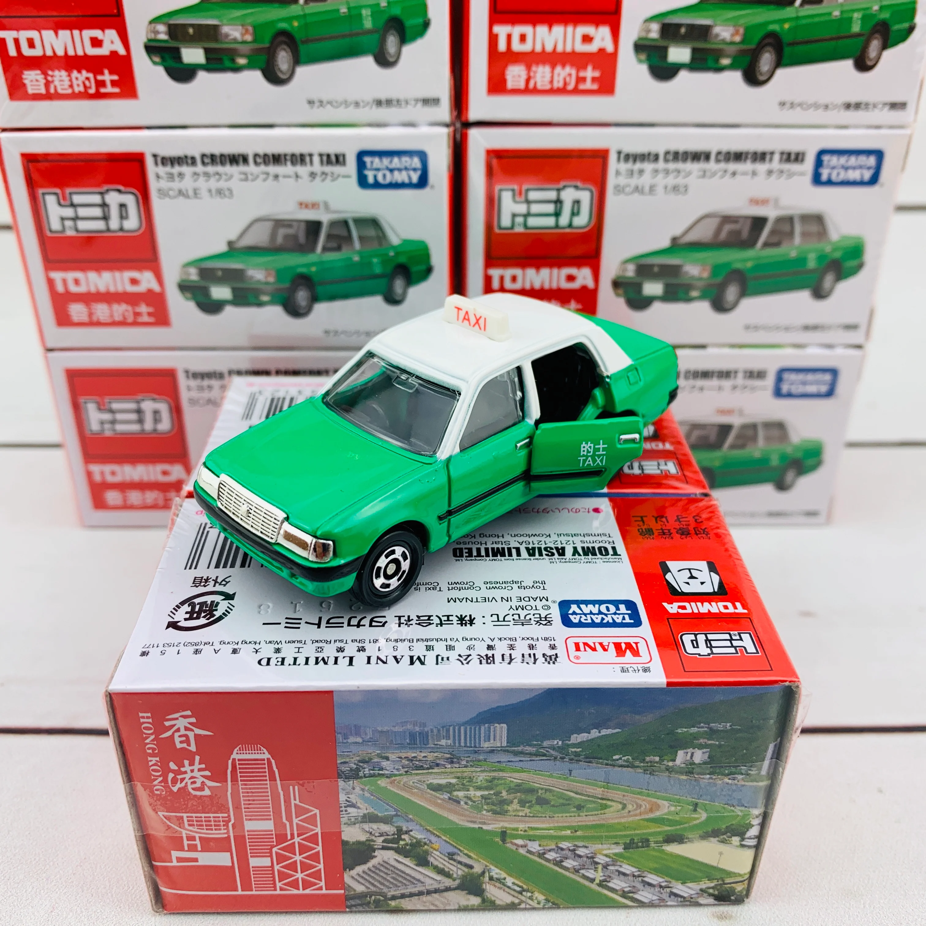 Tomica Toyota Crown Comfort Taxi GREEN (New Territories) 香港的士 - Image 2