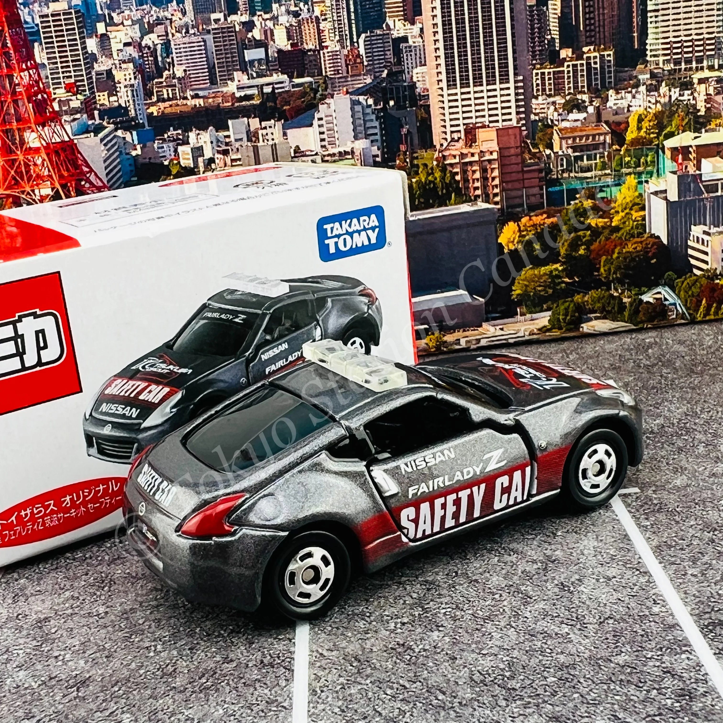 TOMICA TOYSRUS Nissan Fairlady Z Tsukuba Circuit Safety Car - Image 2