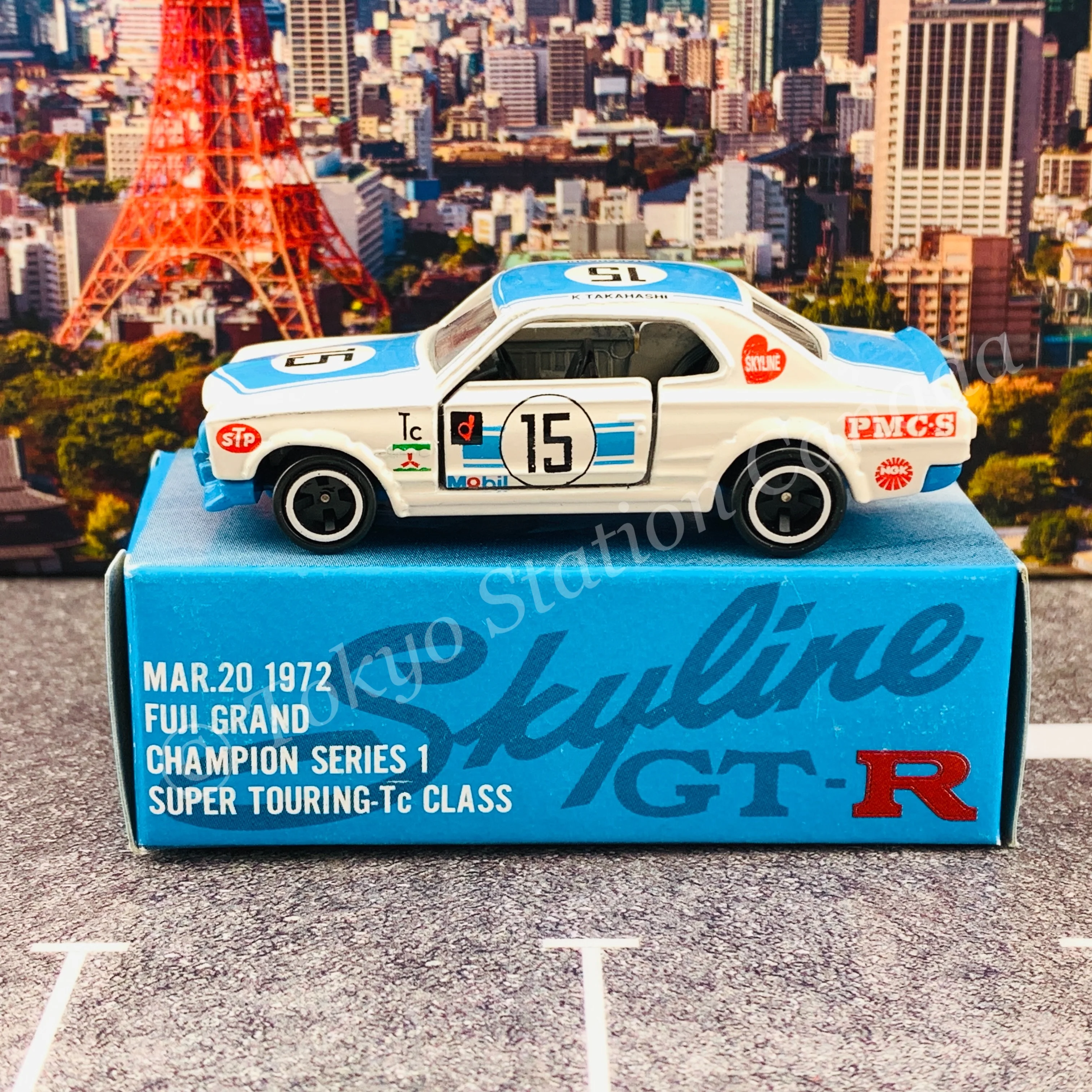 TOMICA x II ADO COMPANY Skyline HT 2000 GT-R (KPGC10) Winner K. TAKAHASHI MADE IN JAPAN - Image 4
