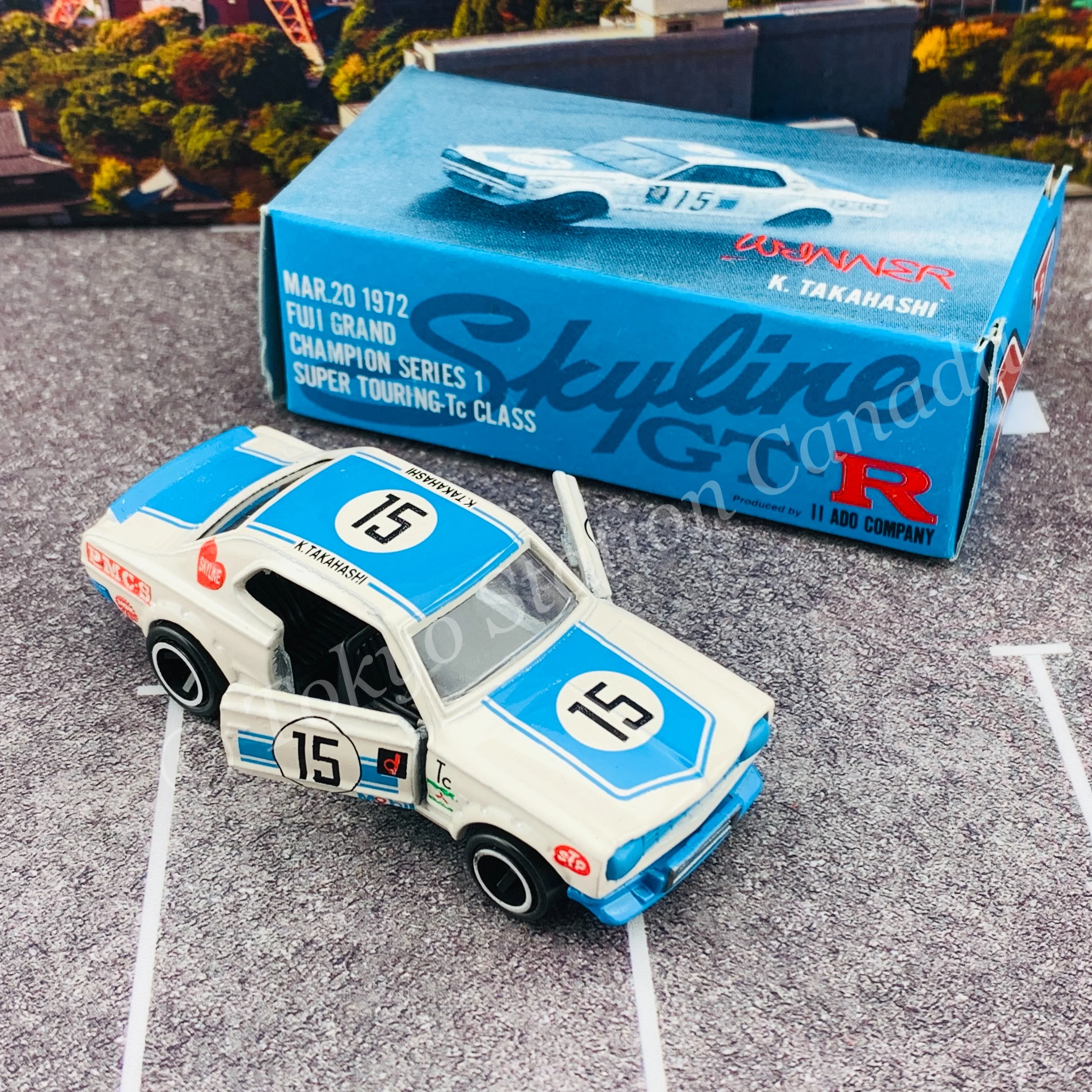 TOMICA x II ADO COMPANY Skyline HT 2000 GT-R (KPGC10) Winner K. TAKAHASHI MADE IN JAPAN - Image 5