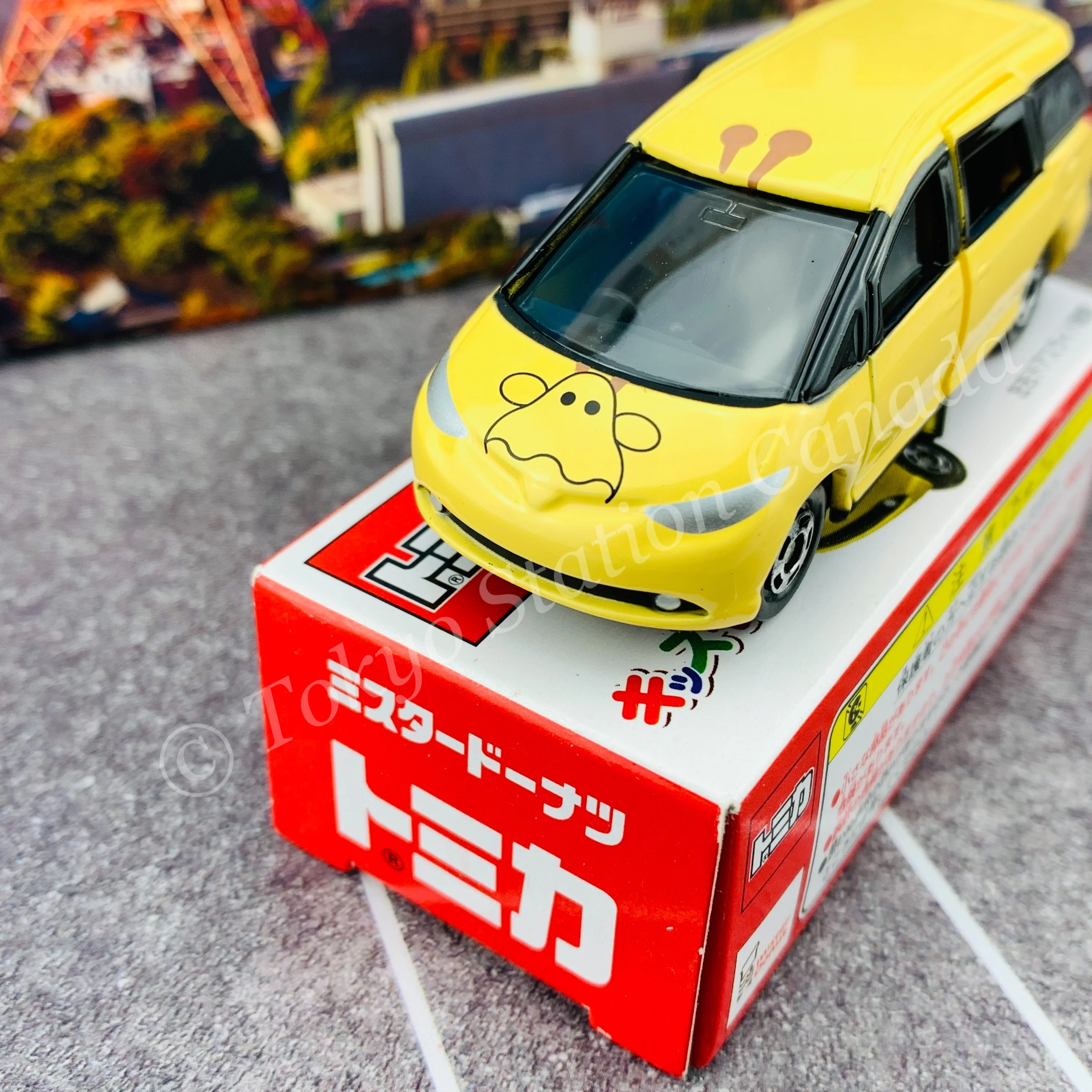 TOMICA x PON DE LION & His Sweet Friends - Golden Chokkirin (Toyota Estima) Presented by Mister Donut - Image 2
