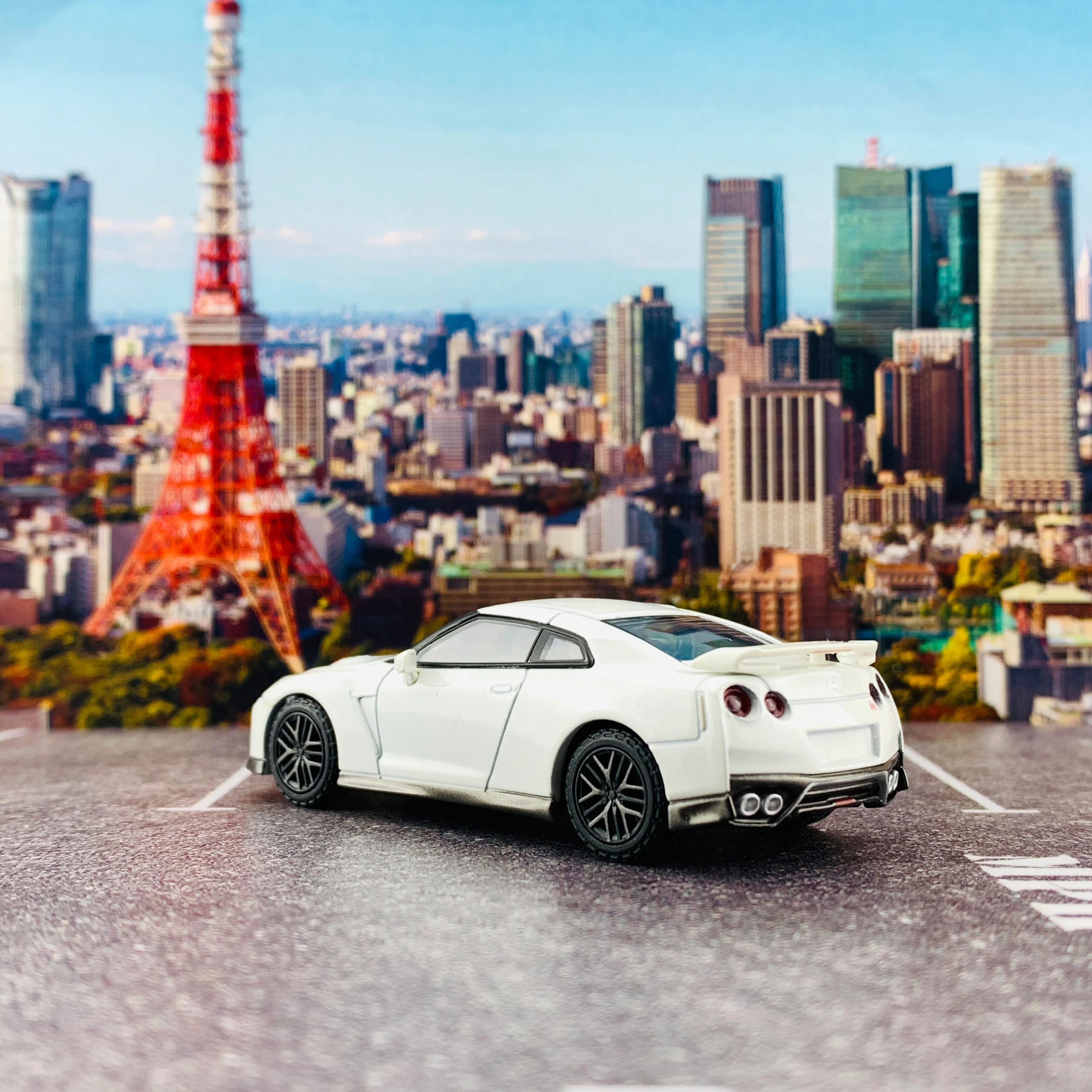 Tomica Limited Vintage Neo 1/64 Nissan GTR Premium Edition 2017 Model WHITE LV-N148c - Image 3