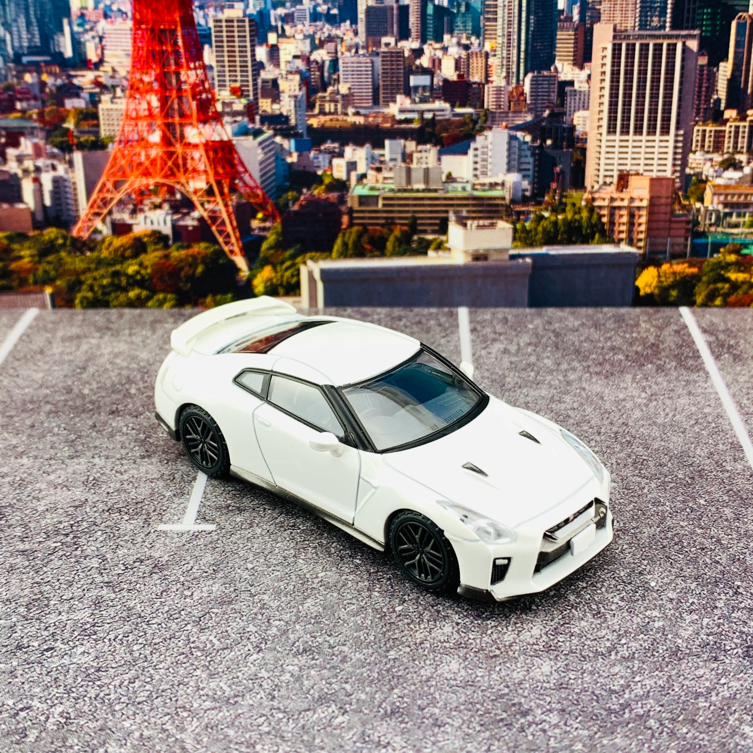 Tomica Limited Vintage Neo 1/64 Nissan GTR Premium Edition 2017 Model WHITE LV-N148c - Image 4