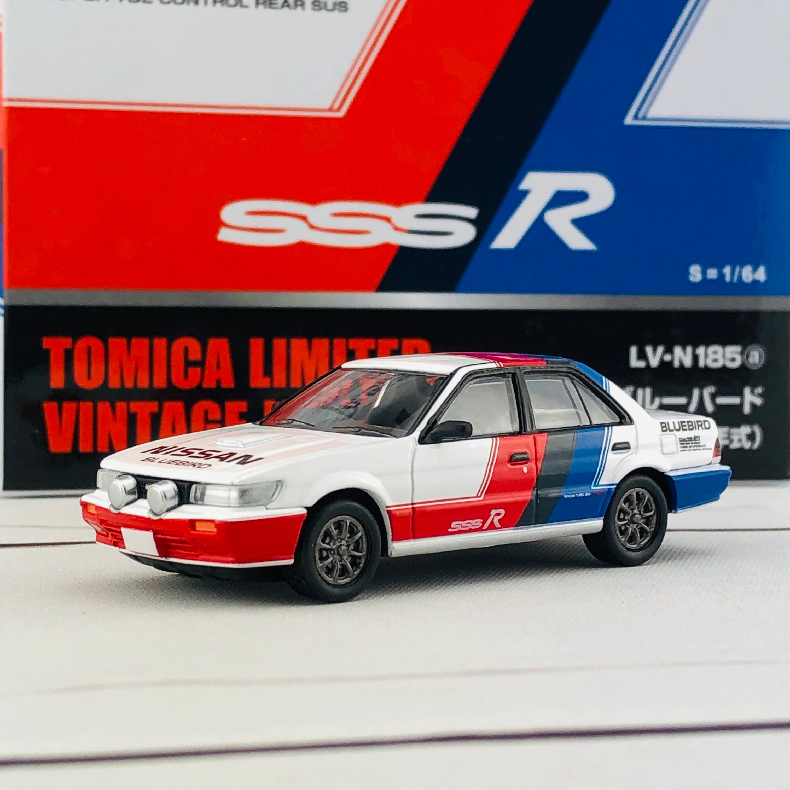 Tomytec TLV Nissan Bluebird SSS-R LV-N185a - Image 2