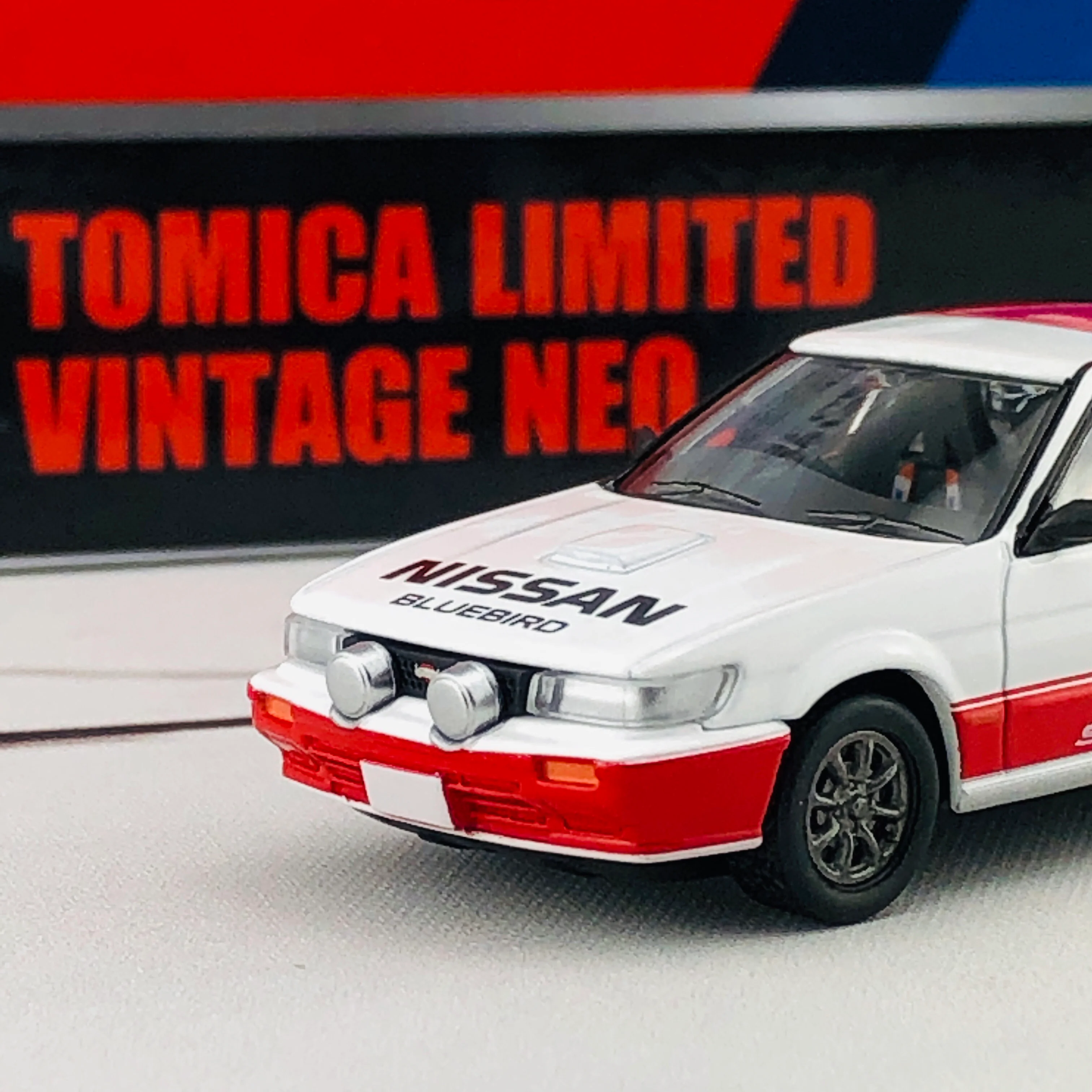 Tomytec TLV Nissan Bluebird SSS-R LV-N185a - Image 3