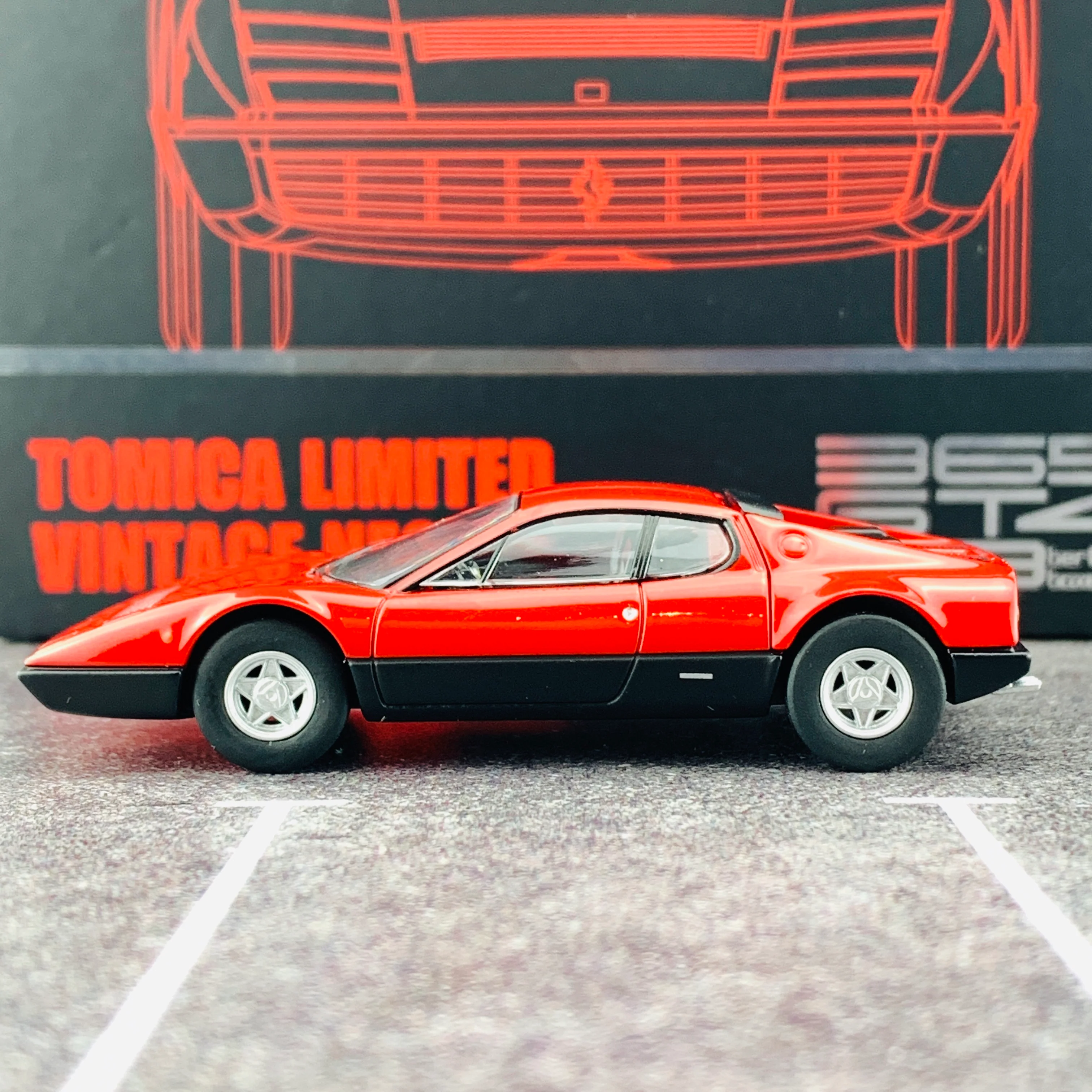 Tomytec Tomica Limited Vintage Neo 1/64 Ferrari 365 GT4 BB Berlinetta Boxer (RED) - Image 3