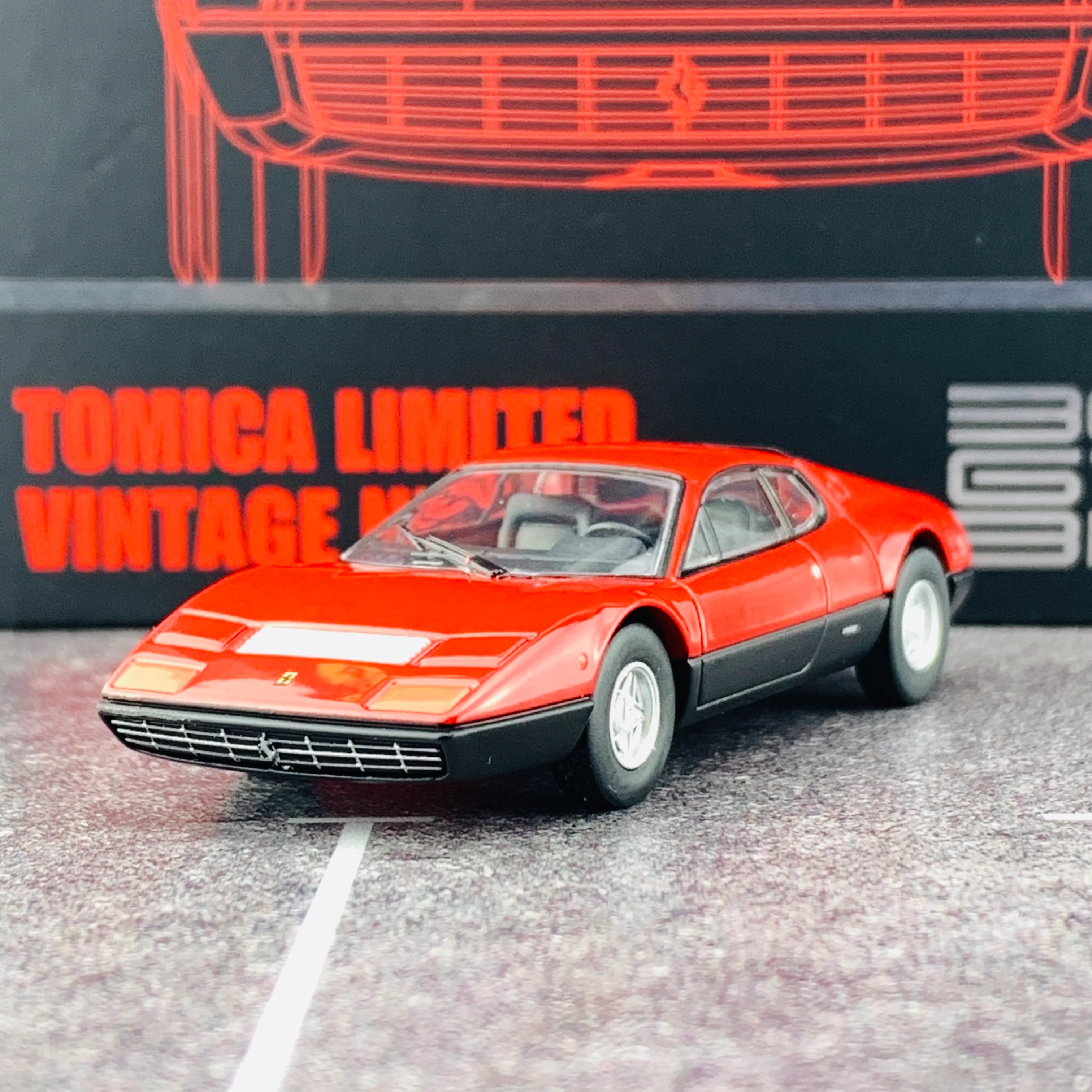 Tomytec Tomica Limited Vintage Neo 1/64 Ferrari 365 GT4 BB Berlinetta Boxer (RED) - Image 4