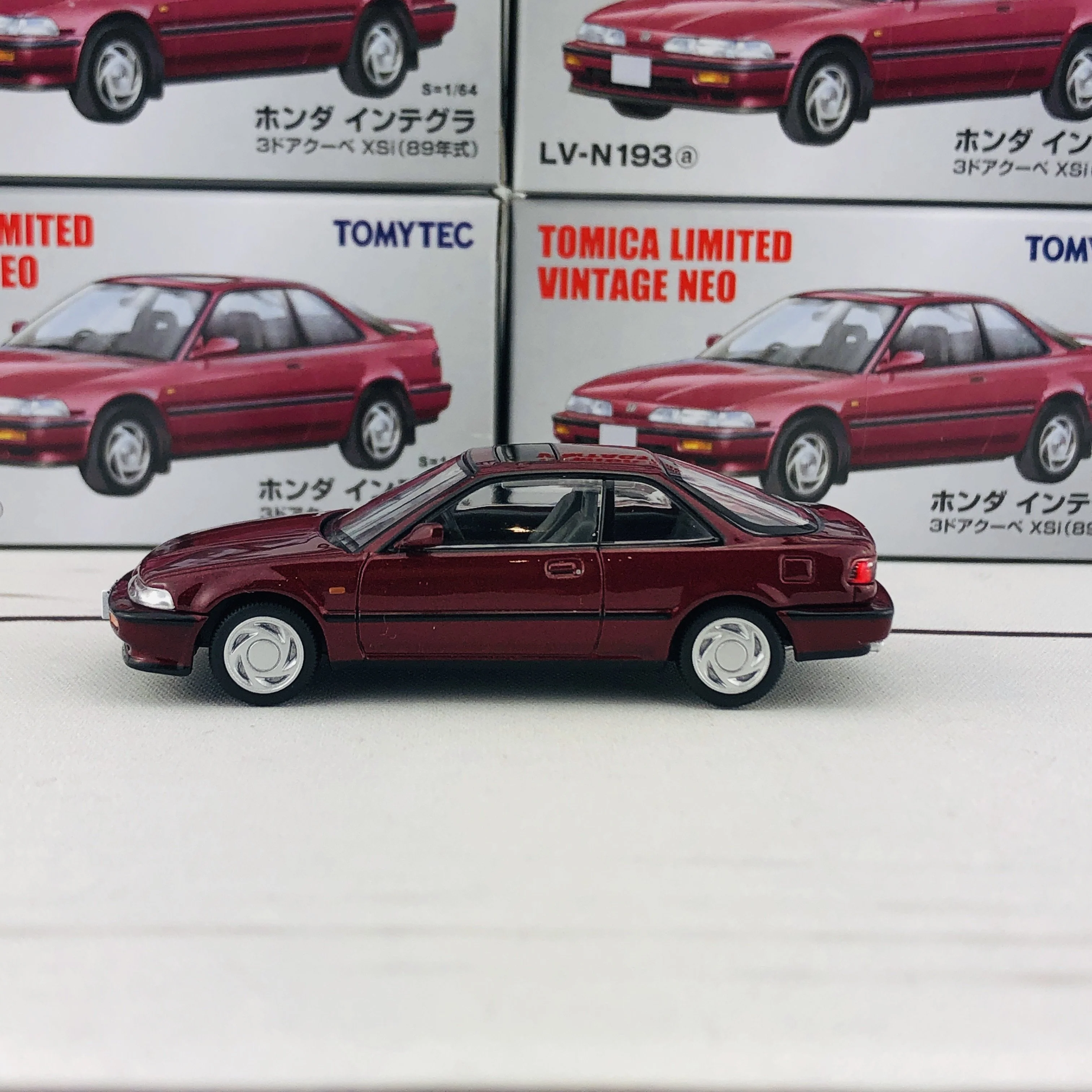 Tomytec Tomica Limited Vintage Neo 1/64 LV-N193a Honda Integra 3 Door Coupe XSi Red (1989) - Image 2